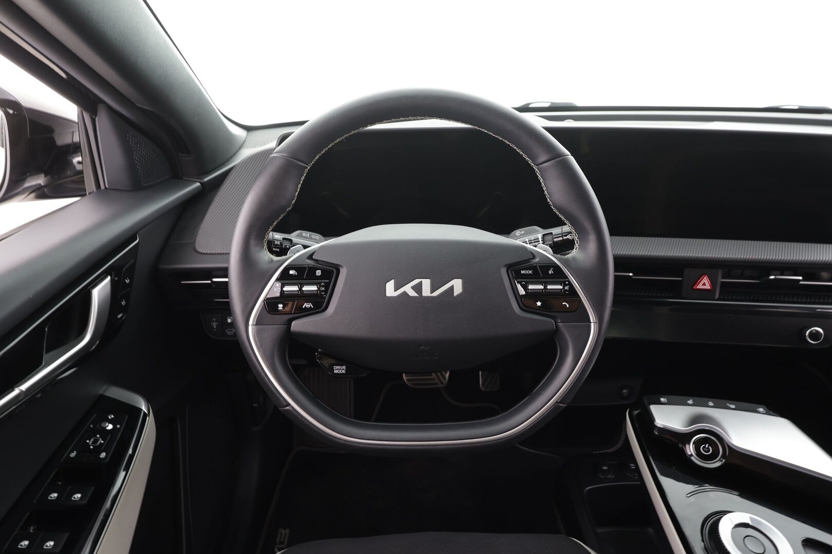 Kia EV6 2023 GT-Line AWD 77 kWh 325 hv - | ACC | ILP | HUD | 360° | Ilm. relax penkit | Muistipenkki | Nahka-alcantara | V2L | HDA | BSM | CTA | Keyless | Ambient | 2x renkaat aluin |