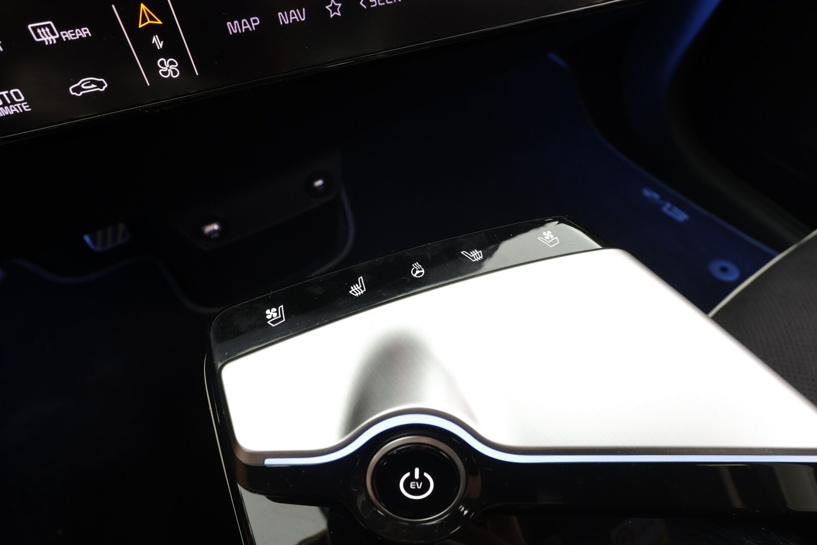 Kia EV6 2023 GT-Line AWD 77 kWh 325 hv - | ACC | ILP | HUD | 360° | Ilm. relax penkit | Muistipenkki | Nahka-alcantara | V2L | HDA | BSM | CTA | Keyless | Ambient | 2x renkaat aluin |