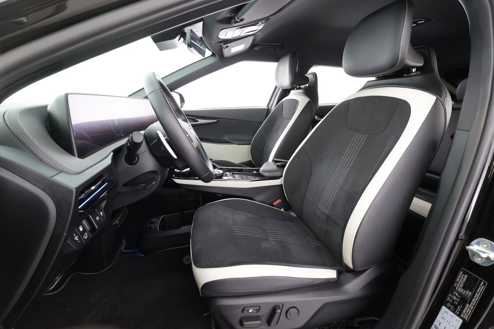 Kia EV6 2023 GT-Line AWD 77 kWh 325 hv - | ACC | ILP | HUD | 360° | Ilm. relax penkit | Muistipenkki | Nahka-alcantara | V2L | HDA | BSM | CTA | Keyless | Ambient | 2x renkaat aluin |