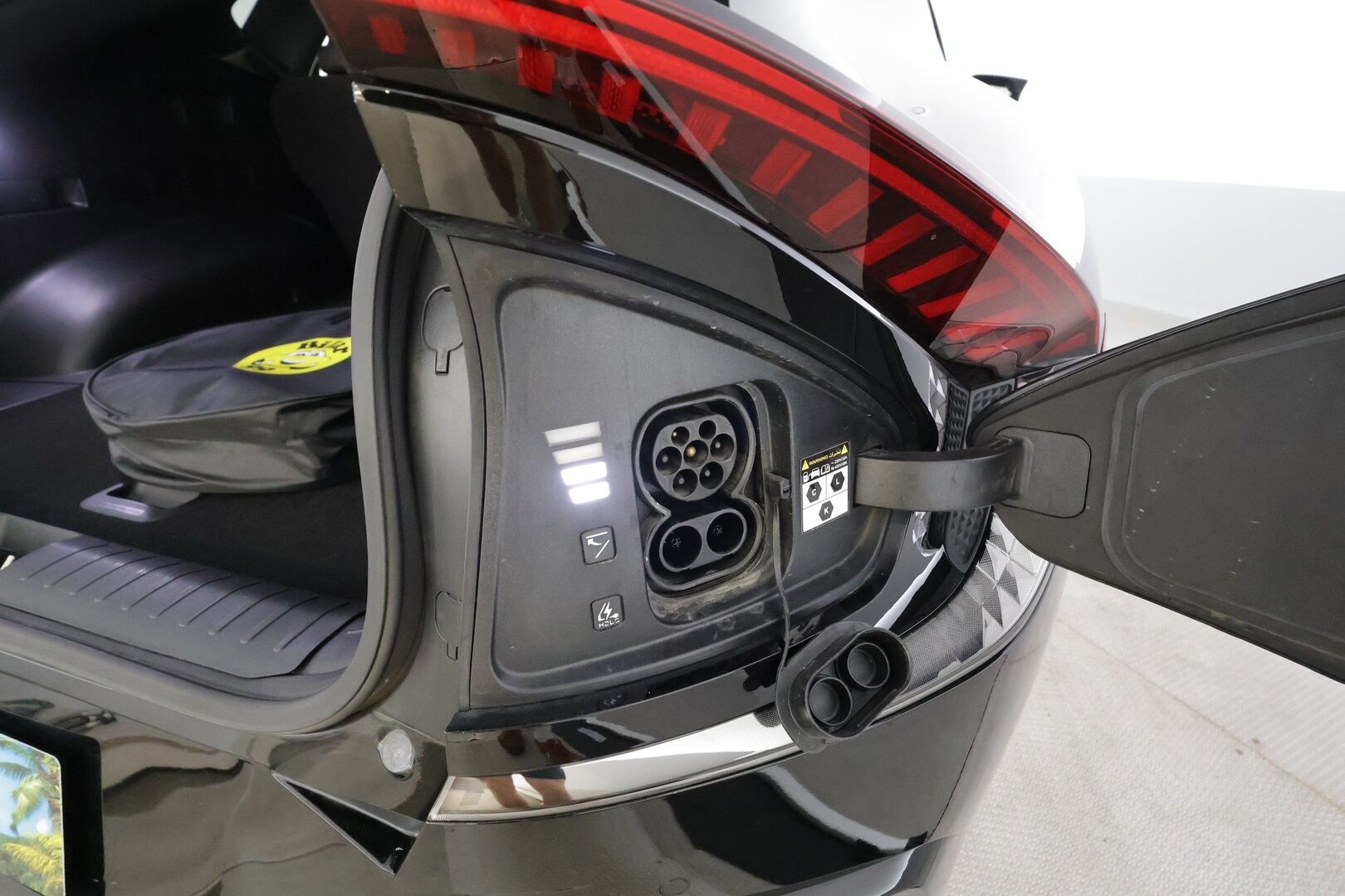 Kia EV6 2023 GT-Line AWD 77 kWh 325 hv - | ACC | ILP | HUD | 360° | Ilm. relax penkit | Muistipenkki | Nahka-alcantara | V2L | HDA | BSM | CTA | Keyless | Ambient | 2x renkaat aluin |