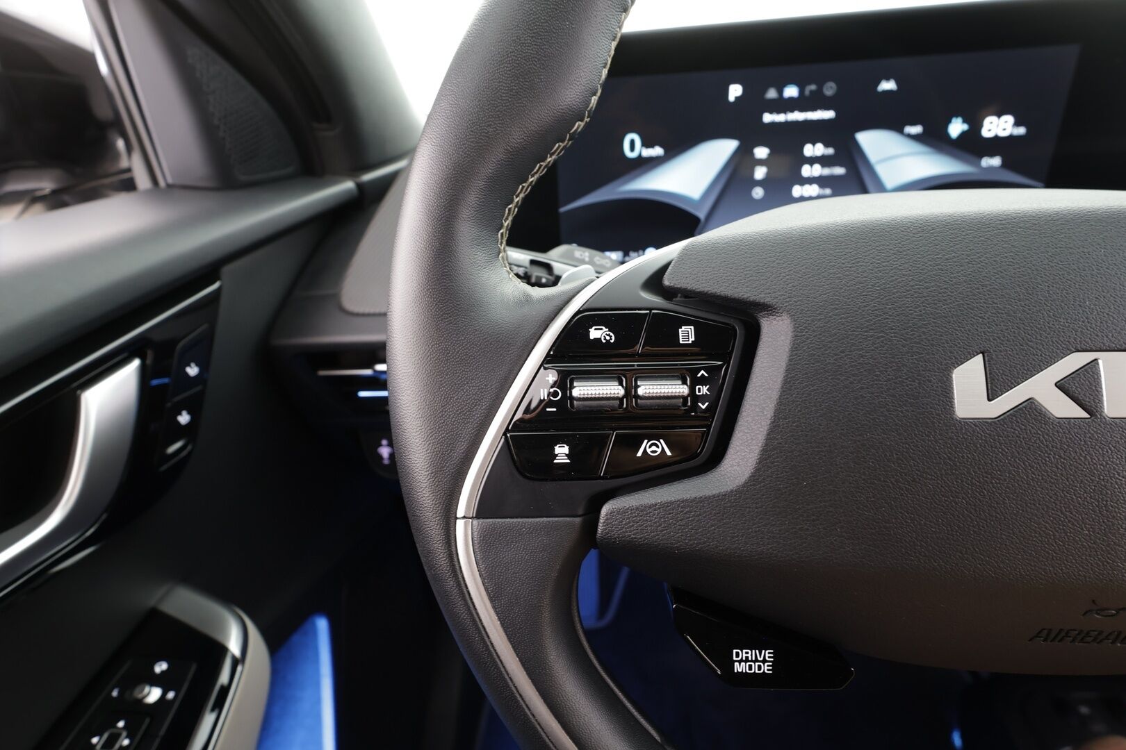 Kia EV6 2023 GT-Line AWD 77 kWh 325 hv - | ACC | ILP | HUD | 360° | Ilm. relax penkit | Muistipenkki | Nahka-alcantara | V2L | HDA | BSM | CTA | Keyless | Ambient | 2x renkaat aluin |