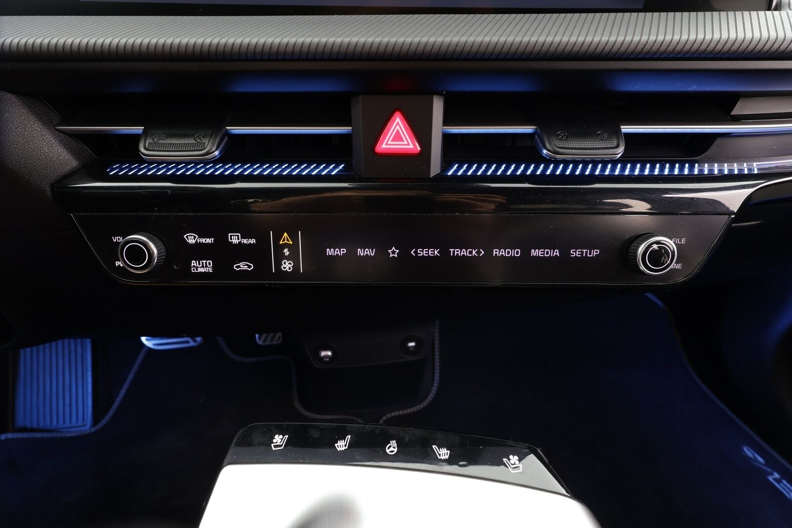 Kia EV6 2023 GT-Line AWD 77 kWh 325 hv - | ACC | ILP | HUD | 360° | Ilm. relax penkit | Muistipenkki | Nahka-alcantara | V2L | HDA | BSM | CTA | Keyless | Ambient | 2x renkaat aluin |