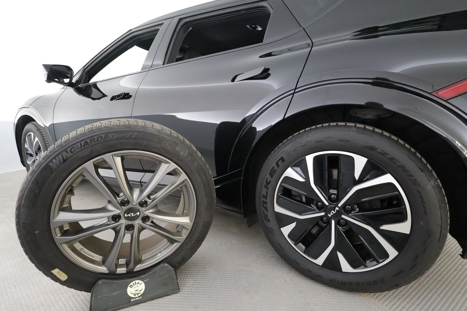 Kia EV6 2023 GT-Line AWD 77 kWh 325 hv - | ACC | ILP | HUD | 360° | Ilm. relax penkit | Muistipenkki | Nahka-alcantara | V2L | HDA | BSM | CTA | Keyless | Ambient | 2x renkaat aluin |
