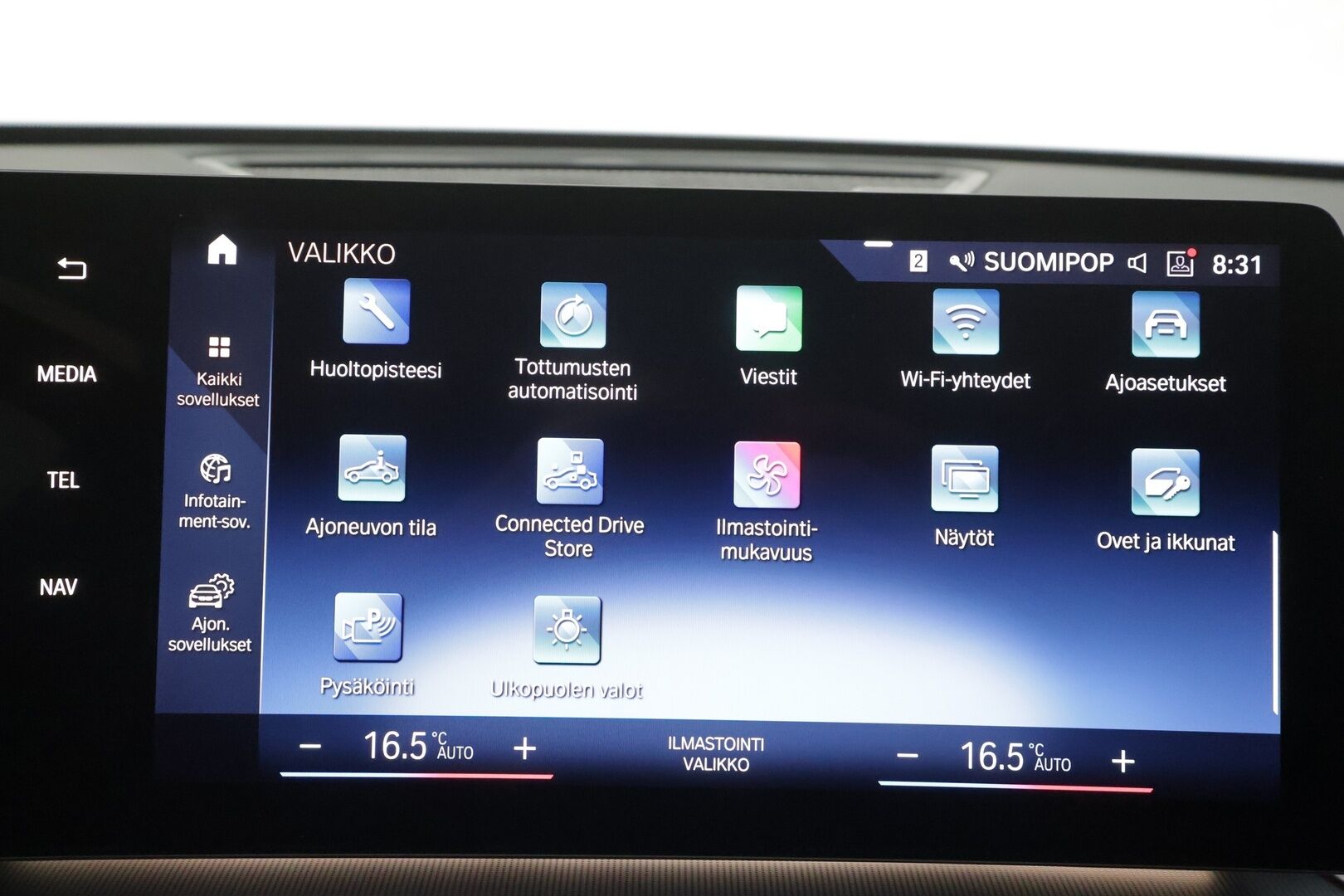 BMW IX1 2023 30 xDrive xLine - | ACC | Koukku | Lisälämmitin | Widescreen | Adapt LED | Comfort access | P.Kamera | Nahat | Merkkihuollettu | Kahdet Renkaat |