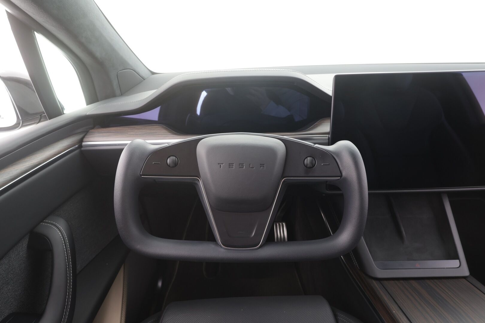 TESLA MODEL X 2023 Long Range 6-P - | ILP | Koukku | ACC | Ilmastoitu Muistipenkki | P.Kamera | Premium Audio | Ilma-alusta | LED | Navi | Kaistavahti | Keyless | Kahdet renkaat | 2x Latauskaapelit |