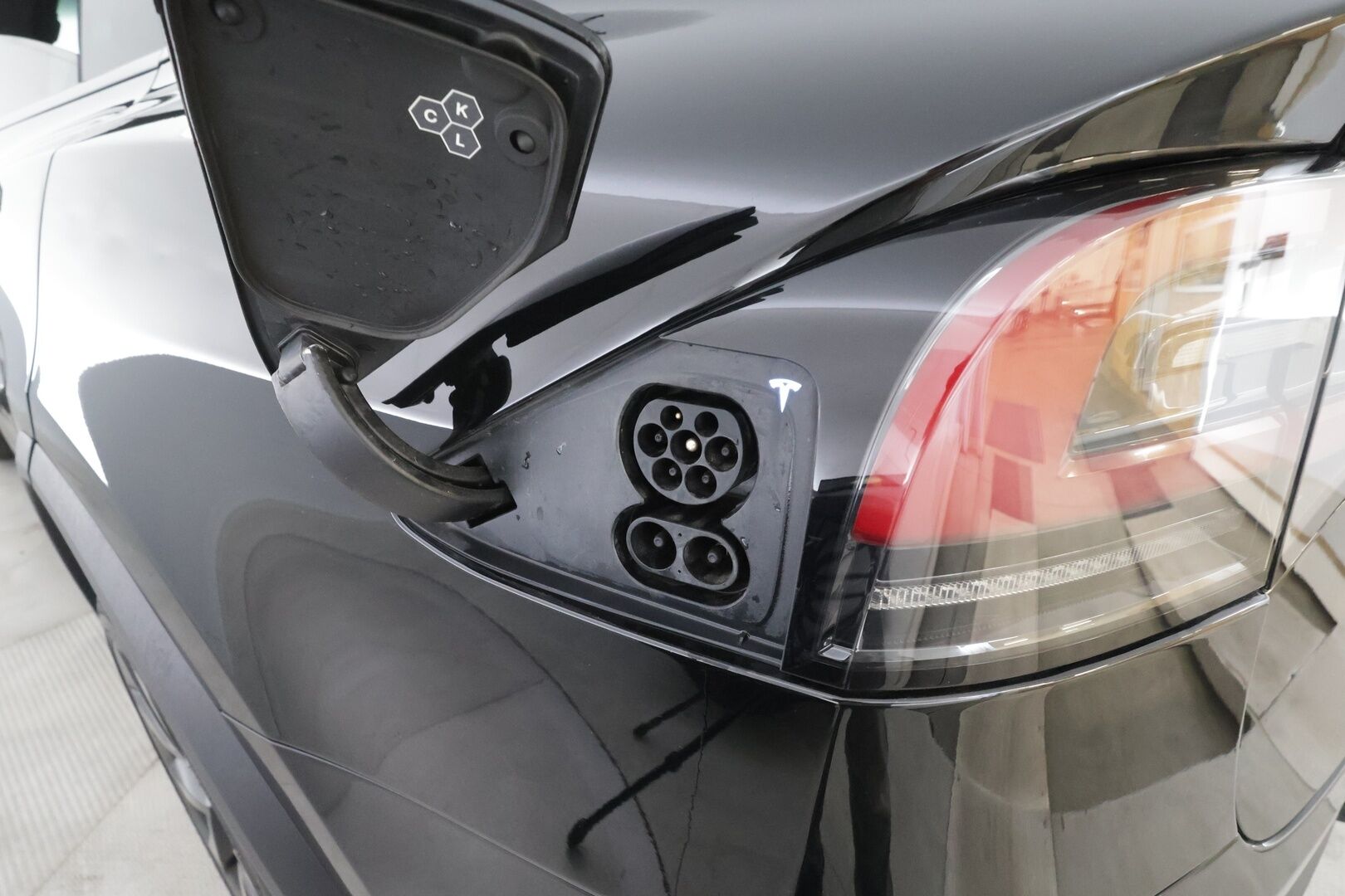 TESLA MODEL X 2023 Long Range 6-P - | ILP | Koukku | ACC | Ilmastoitu Muistipenkki | P.Kamera | Premium Audio | Ilma-alusta | LED | Navi | Kaistavahti | Keyless | Kahdet renkaat | 2x Latauskaapelit |