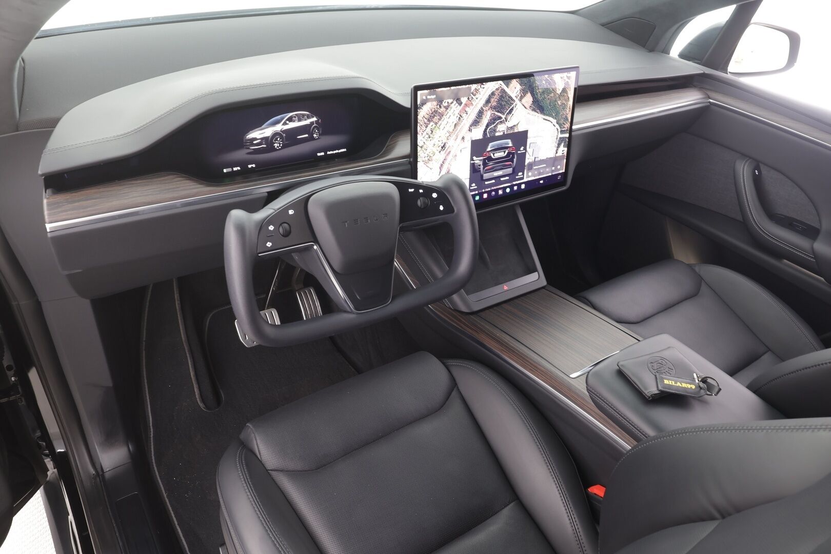 TESLA MODEL X 2023 Long Range 6-P - | ILP | Koukku | ACC | Ilmastoitu Muistipenkki | P.Kamera | Premium Audio | Ilma-alusta | LED | Navi | Kaistavahti | Keyless | Kahdet renkaat | 2x Latauskaapelit |