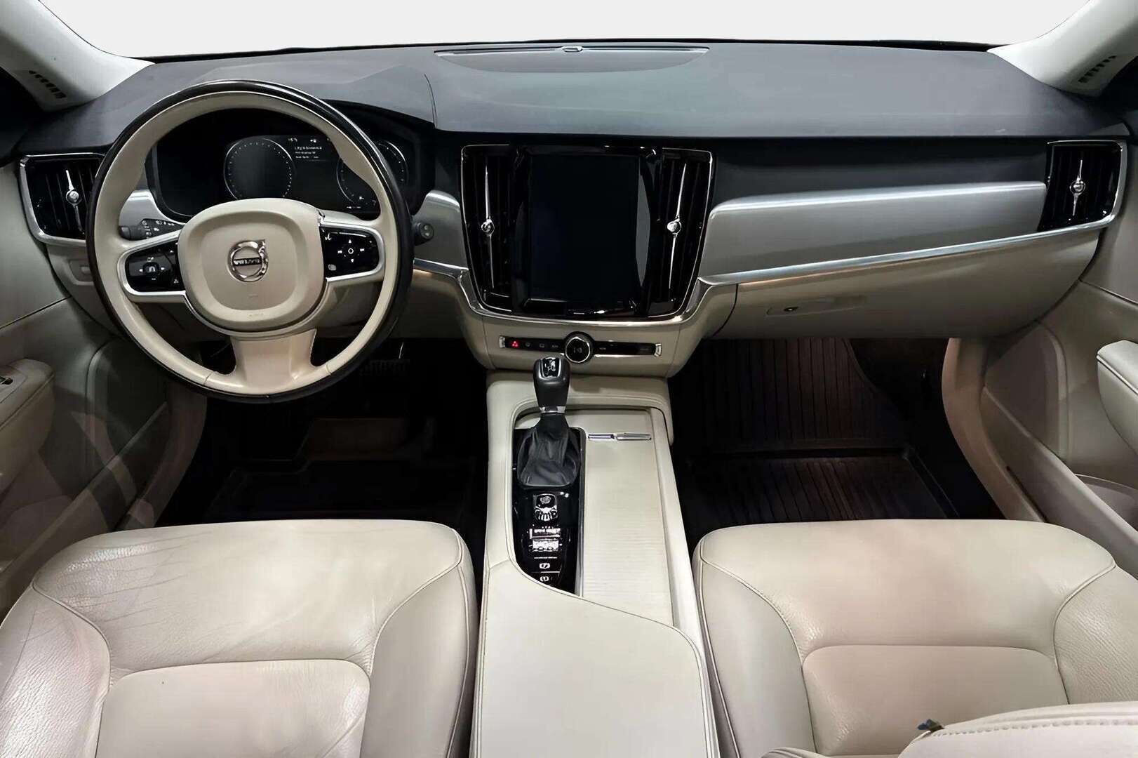 Volvo V90 2019 T4 Momentum Aut. *ACC / Webasto / Panorama / P-Kamera / Nahat / Koukku*