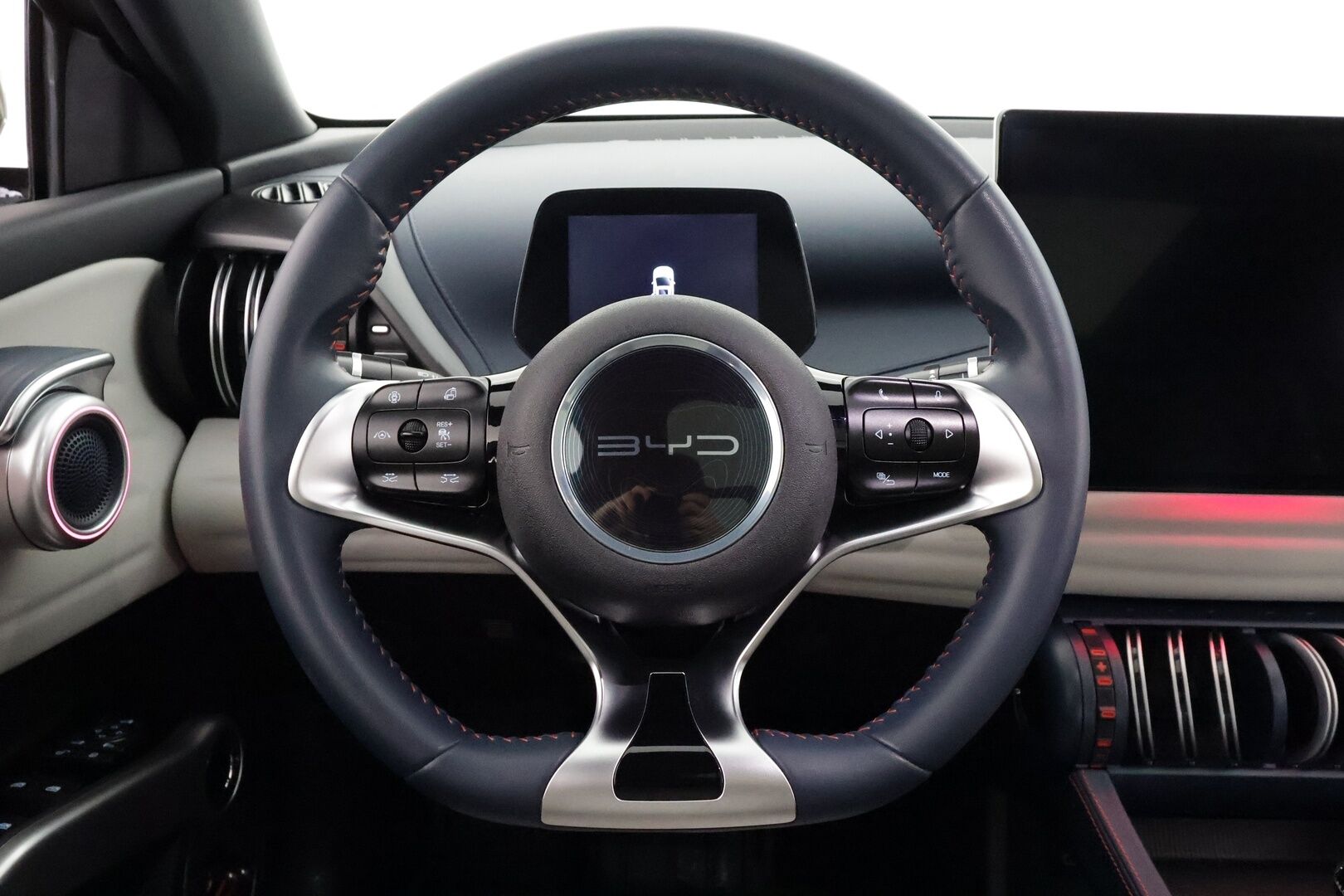 BYD Atto 3 2024 Design - | ACC | ILP | Panorama | 360° | Sähköpenkit | Nahkaverhoilu | Ambient light | Keyless | LED | Lane Assist | BSM | Apple & Android | 2x renkaat aluin | 