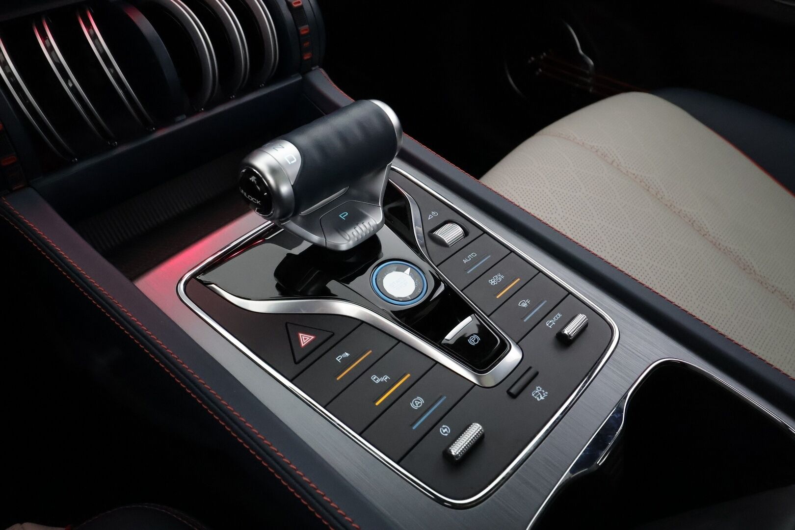 BYD Atto 3 2024 Design - | ACC | ILP | Panorama | 360° | Sähköpenkit | Nahkaverhoilu | Ambient light | Keyless | LED | Lane Assist | BSM | Apple & Android | 2x renkaat aluin | 
