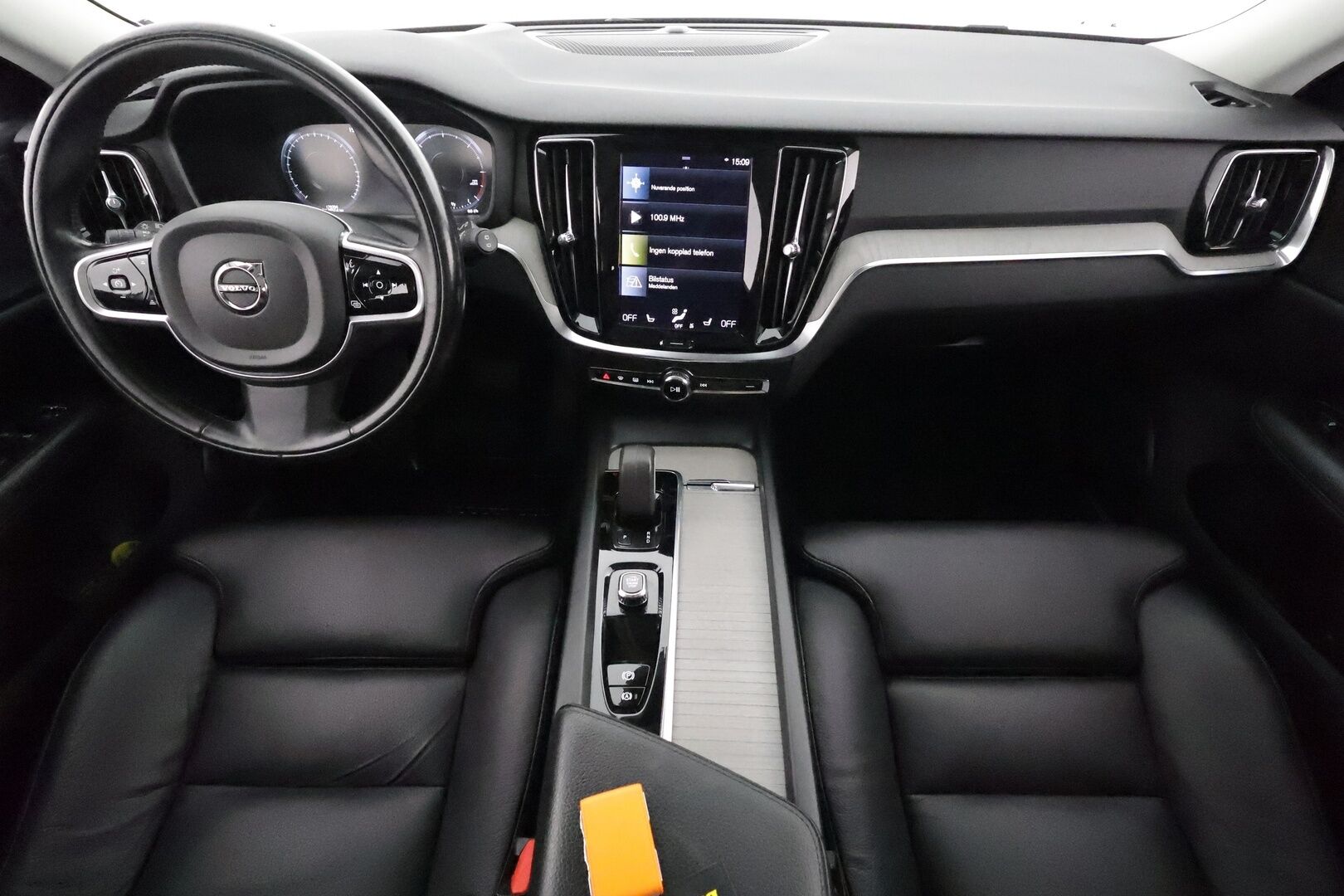 Volvo V60 CROSS COUNTRY 2022 B4 AWD D-MHEV advanced aut ** Sporttinahat / HUD / Harman&Kardon / 360 / TULOSSA - 3,99 % KORKOTARJOUS TÄHÄN AUTOON - 31.5. ASTI! - Adapt.vakkari / Webasto / Muistipenkit / Koukku