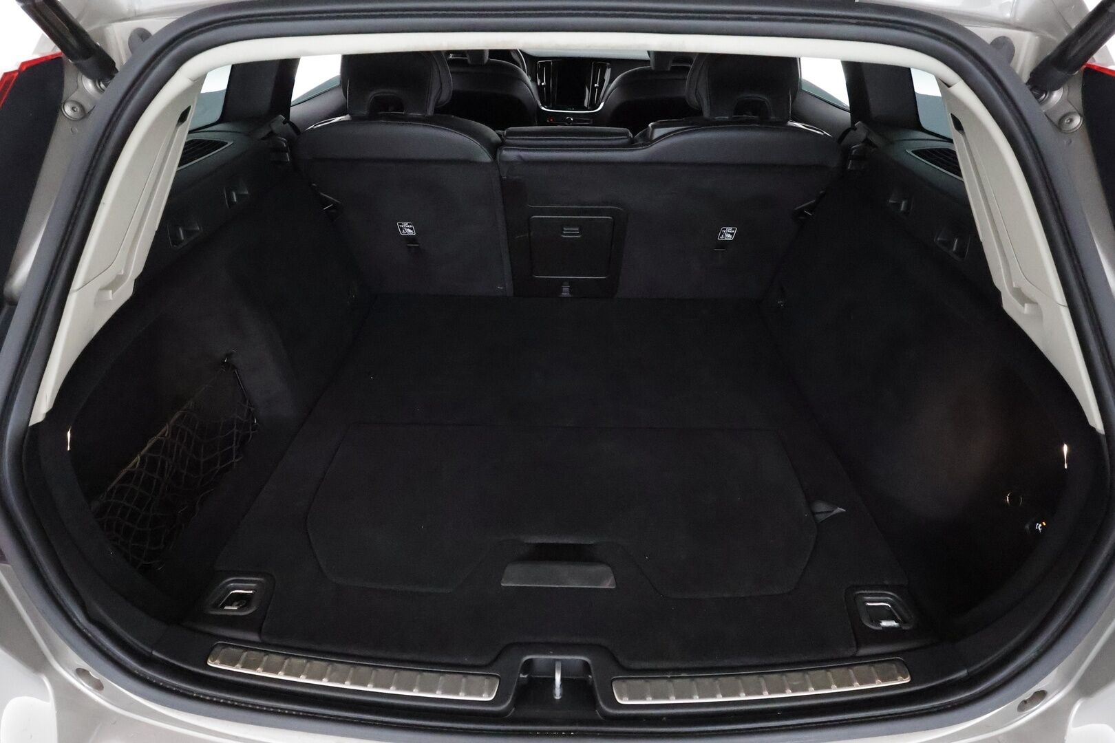 Volvo V60 CROSS COUNTRY 2022 B4 AWD D-MHEV advanced aut ** Sporttinahat / HUD / Harman&Kardon / 360 / TULOSSA - 3,99 % KORKOTARJOUS TÄHÄN AUTOON - 31.5. ASTI! - Adapt.vakkari / Webasto / Muistipenkit / Koukku