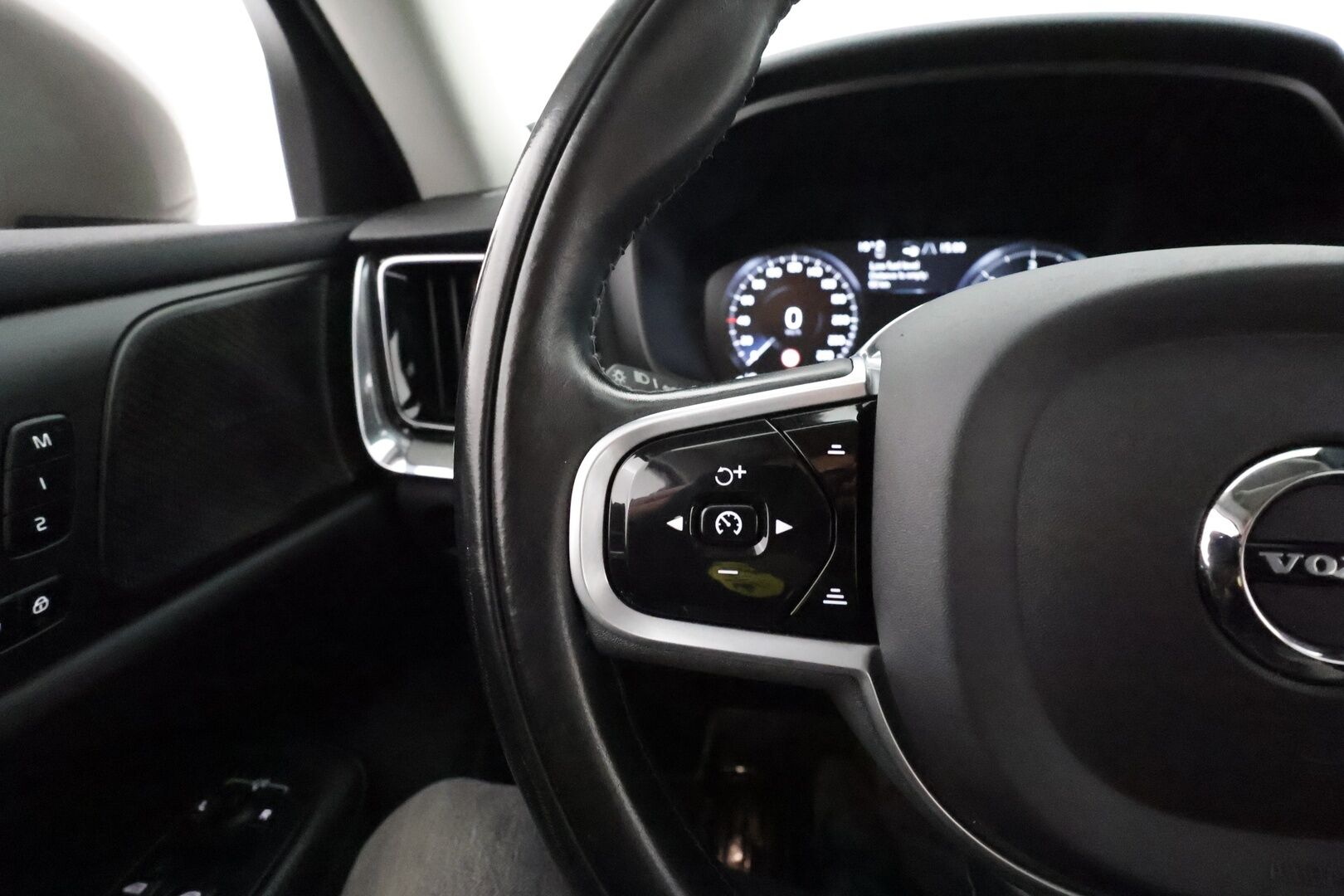 Volvo V60 CROSS COUNTRY 2022 B4 AWD D-MHEV advanced aut ** Sporttinahat / HUD / Harman&Kardon / 360 / TULOSSA - 3,99 % KORKOTARJOUS TÄHÄN AUTOON - 31.5. ASTI! - Adapt.vakkari / Webasto / Muistipenkit / Koukku
