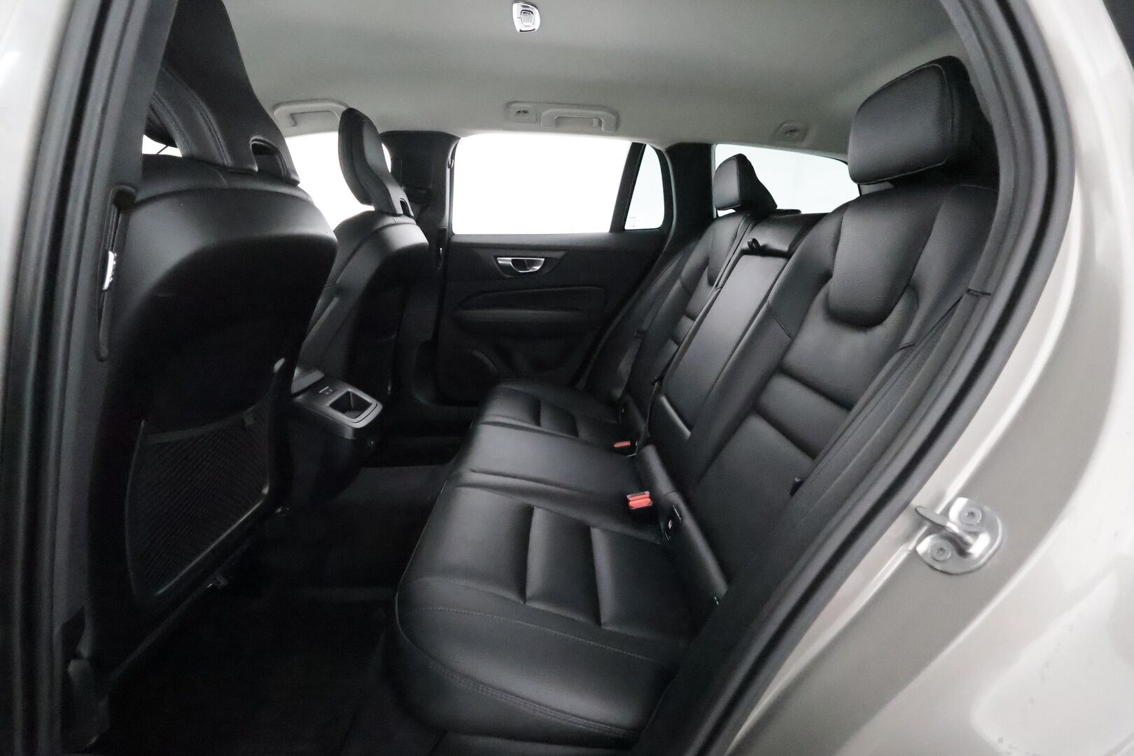 Volvo V60 CROSS COUNTRY 2022 B4 AWD D-MHEV advanced aut ** Sporttinahat / HUD / Harman&Kardon / 360 / TULOSSA - 3,99 % KORKOTARJOUS TÄHÄN AUTOON - 31.5. ASTI! - Adapt.vakkari / Webasto / Muistipenkit / Koukku