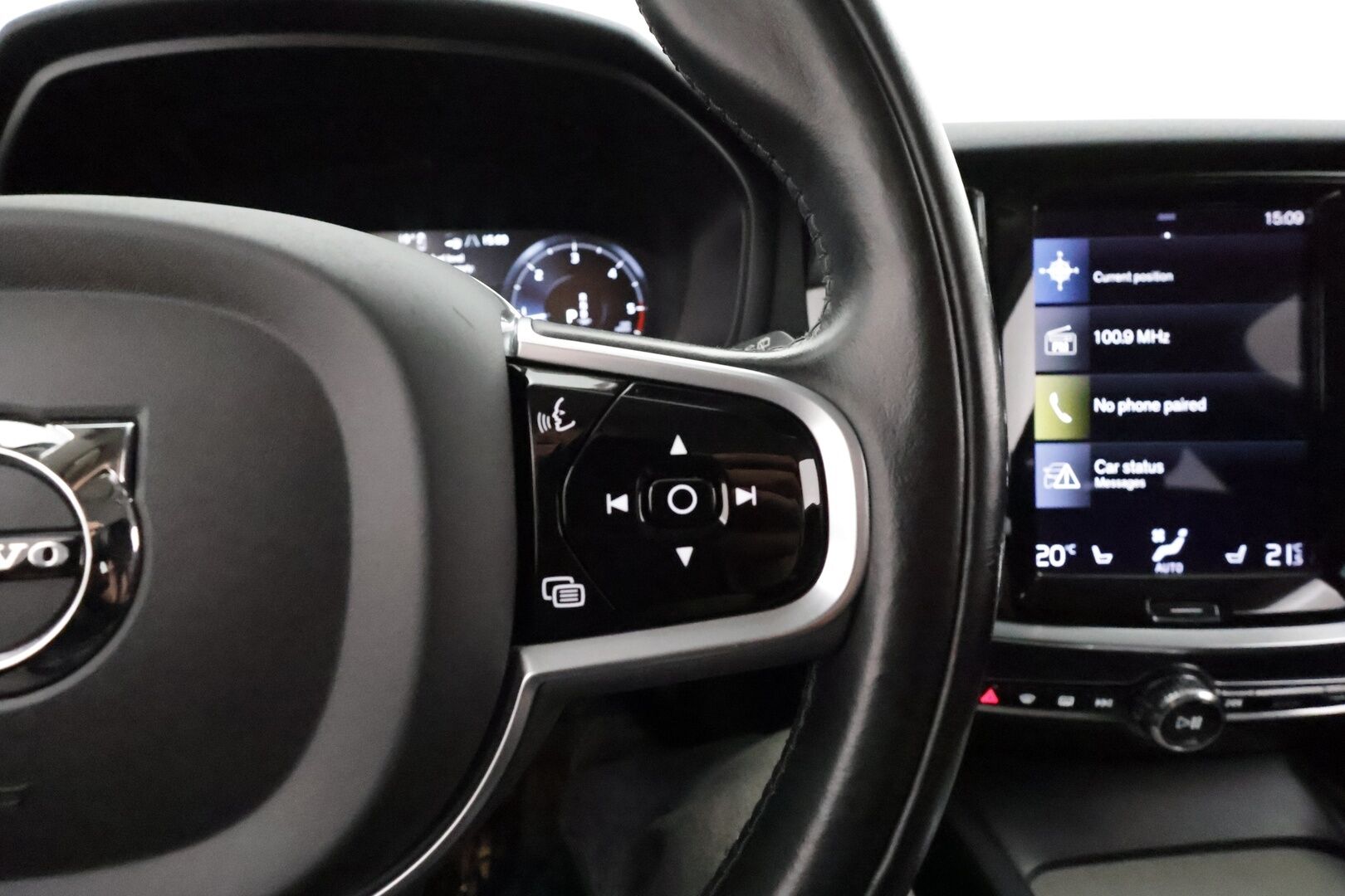 Volvo V60 CROSS COUNTRY 2022 B4 AWD D-MHEV advanced aut ** Sporttinahat / HUD / Harman&Kardon / 360 / TULOSSA - 3,99 % KORKOTARJOUS TÄHÄN AUTOON - 31.5. ASTI! - Adapt.vakkari / Webasto / Muistipenkit / Koukku