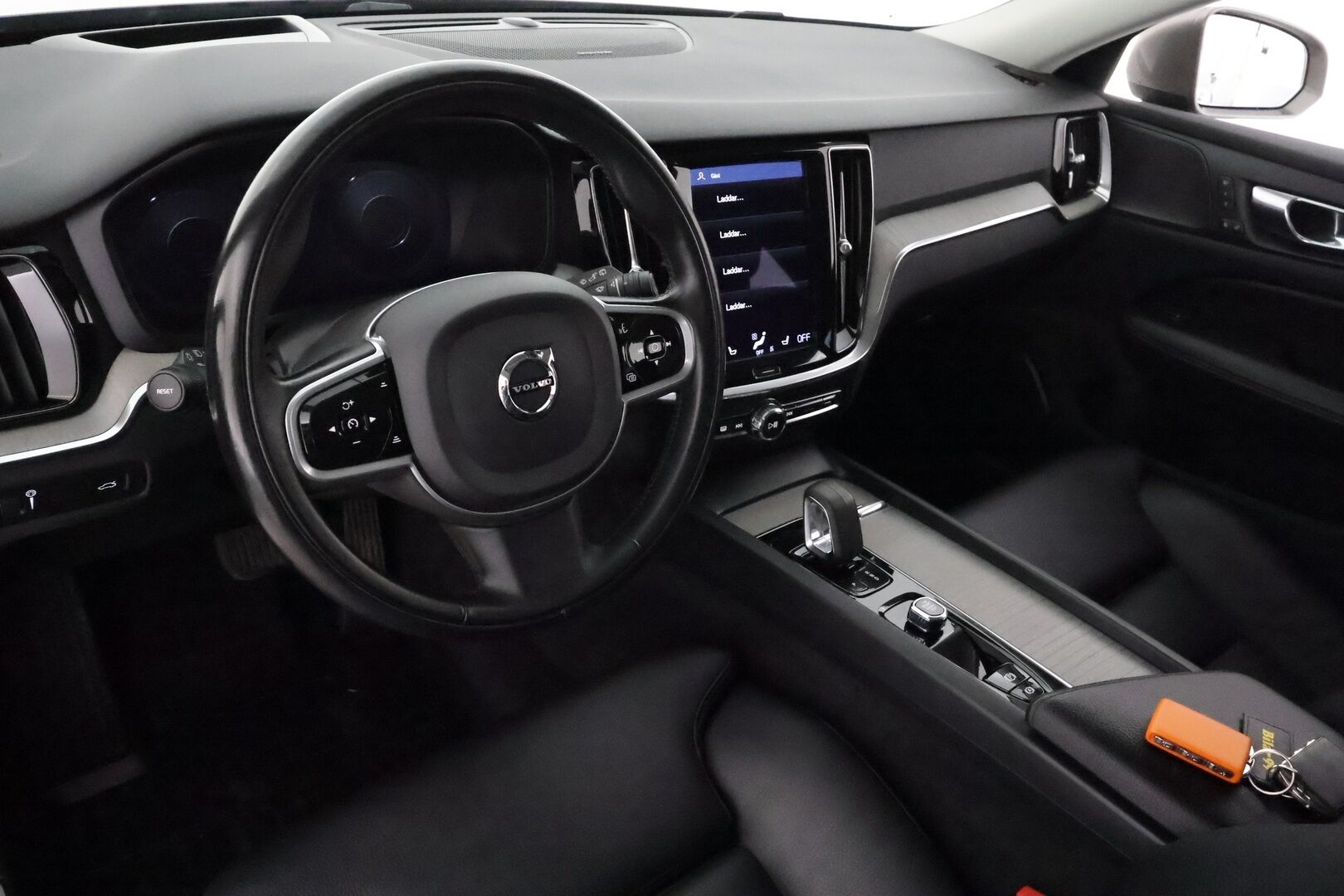 Volvo V60 CROSS COUNTRY 2022 B4 AWD D-MHEV advanced aut ** Sporttinahat / HUD / Harman&Kardon / 360 / TULOSSA - 3,99 % KORKOTARJOUS TÄHÄN AUTOON - 31.5. ASTI! - Adapt.vakkari / Webasto / Muistipenkit / Koukku