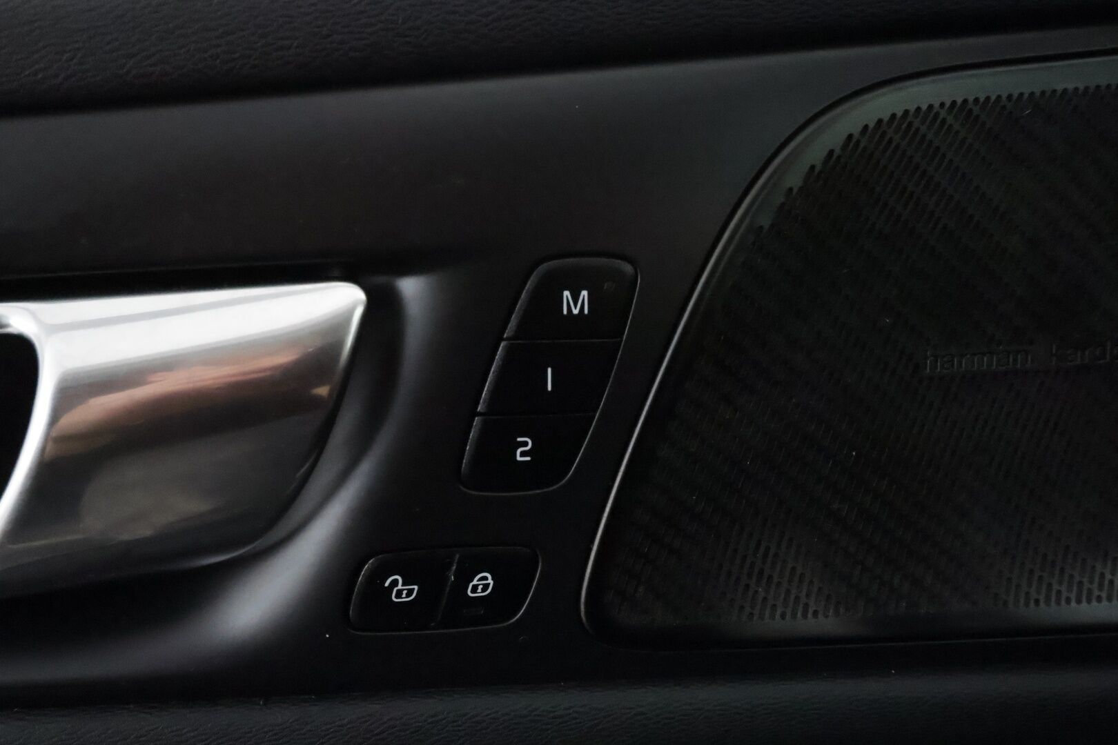Volvo V60 CROSS COUNTRY 2022 B4 AWD D-MHEV advanced aut ** Sporttinahat / HUD / Harman&Kardon / 360 / TULOSSA - 3,99 % KORKOTARJOUS TÄHÄN AUTOON - 31.5. ASTI! - Adapt.vakkari / Webasto / Muistipenkit / Koukku