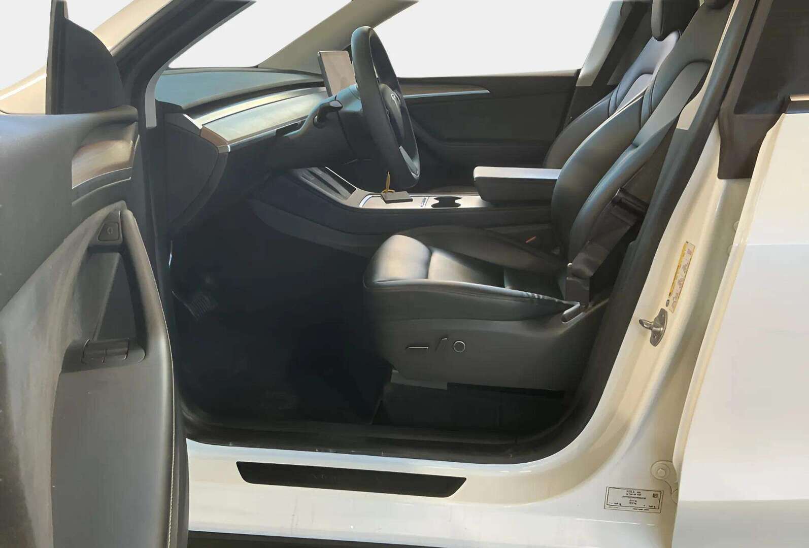 TESLA MODEL Y 2023 Long Range - Vetokoukku
