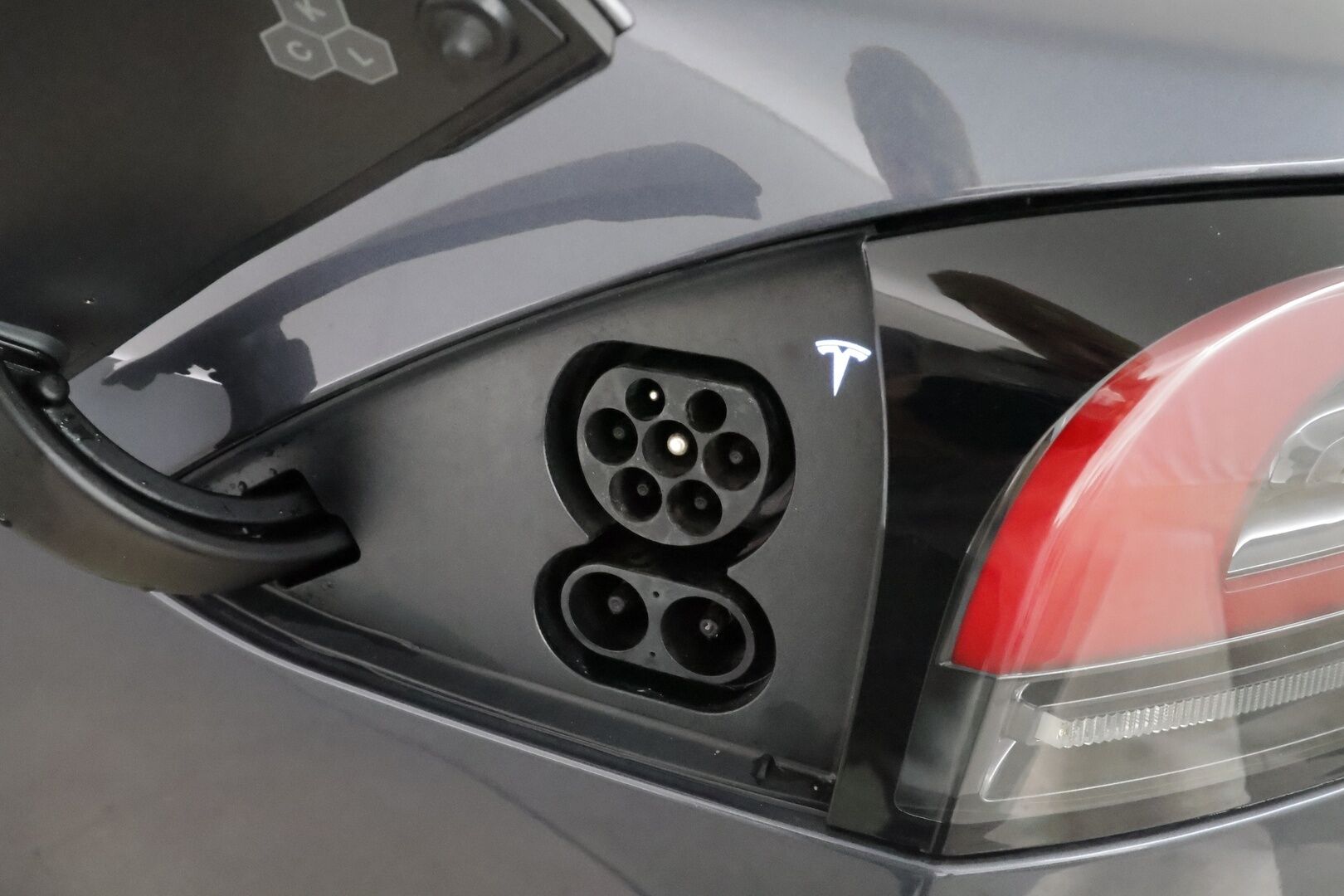 TESLA MODEL S 2023 Long Range *Koukku / Lasikatto /  ILP / ACC / Matrix-LED / P.kamera / Ilmastoitu Muistipenkki / Navi / Kaistavahti* - 2x Latauskaapelit