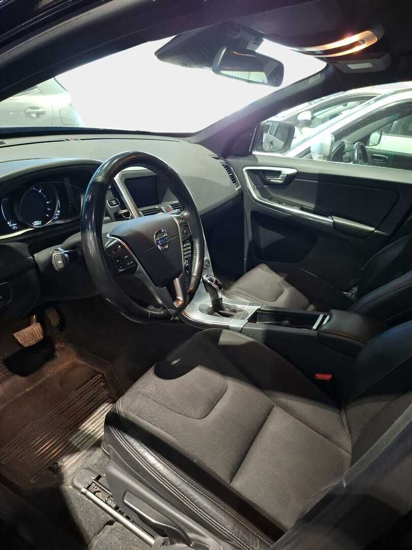 Volvo XC60 2018 D4 AWD Classic Momentum aut / Adapt.vak / Webasto / Vetokoukku / BLIS - Tarkka huoltohistoria / 2x renkaat aluvanteilla - HULLUT AVAJAISHULINAT KORKOTARJOUS 3,29 %