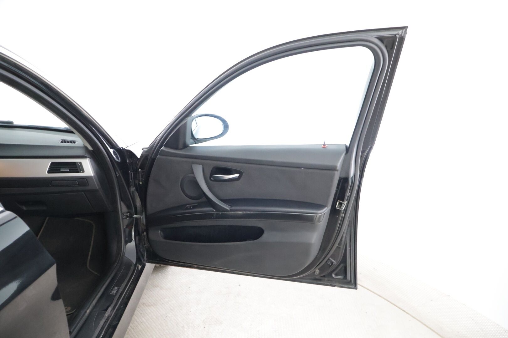 BMW 320 2006 4D 320D SEDAN AUTOMATIC-VC31/276 * MYYDÄÄN HUUTOKAUPAT.COM *
