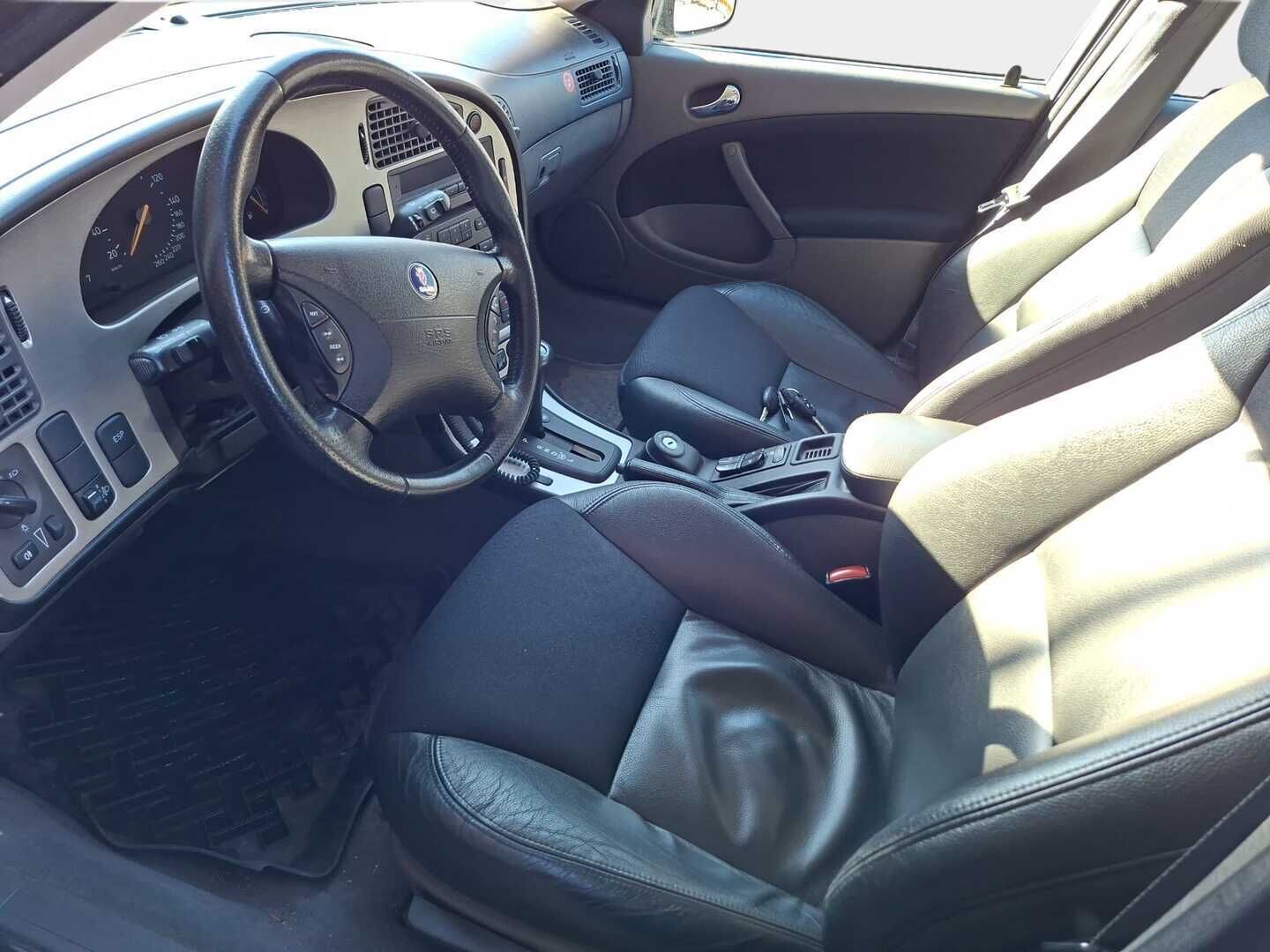 Saab 9-5 2004 5D 9-5 ESTATE 2.0 *TÄMÄ AUTO MYYDÄÄN YRITISOUTLETISSA VAIN YRITYKSILLE* / Nahat / Vakkari / Koukku 1 OM! - YritysOutlet - Myydään vain yrityksille / 1 Omisteinen juuri huollettu ja katsastettu helmi! 