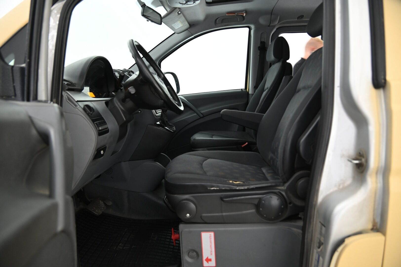 Mercedes-Benz Vito 2004 4D VITO KOMBI 115 CDI AUTOMATIC *Myydään huutokaupat.com*
