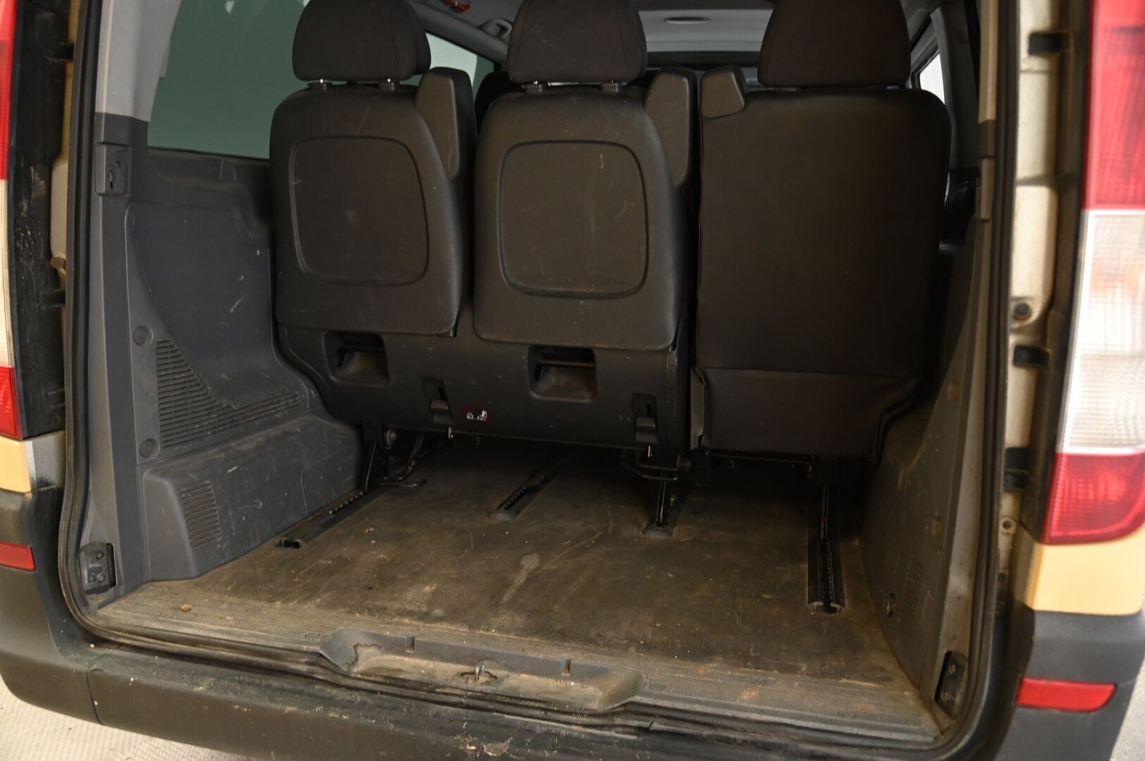 Mercedes-Benz Vito 2004 4D VITO KOMBI 115 CDI AUTOMATIC *Myydään huutokaupat.com*