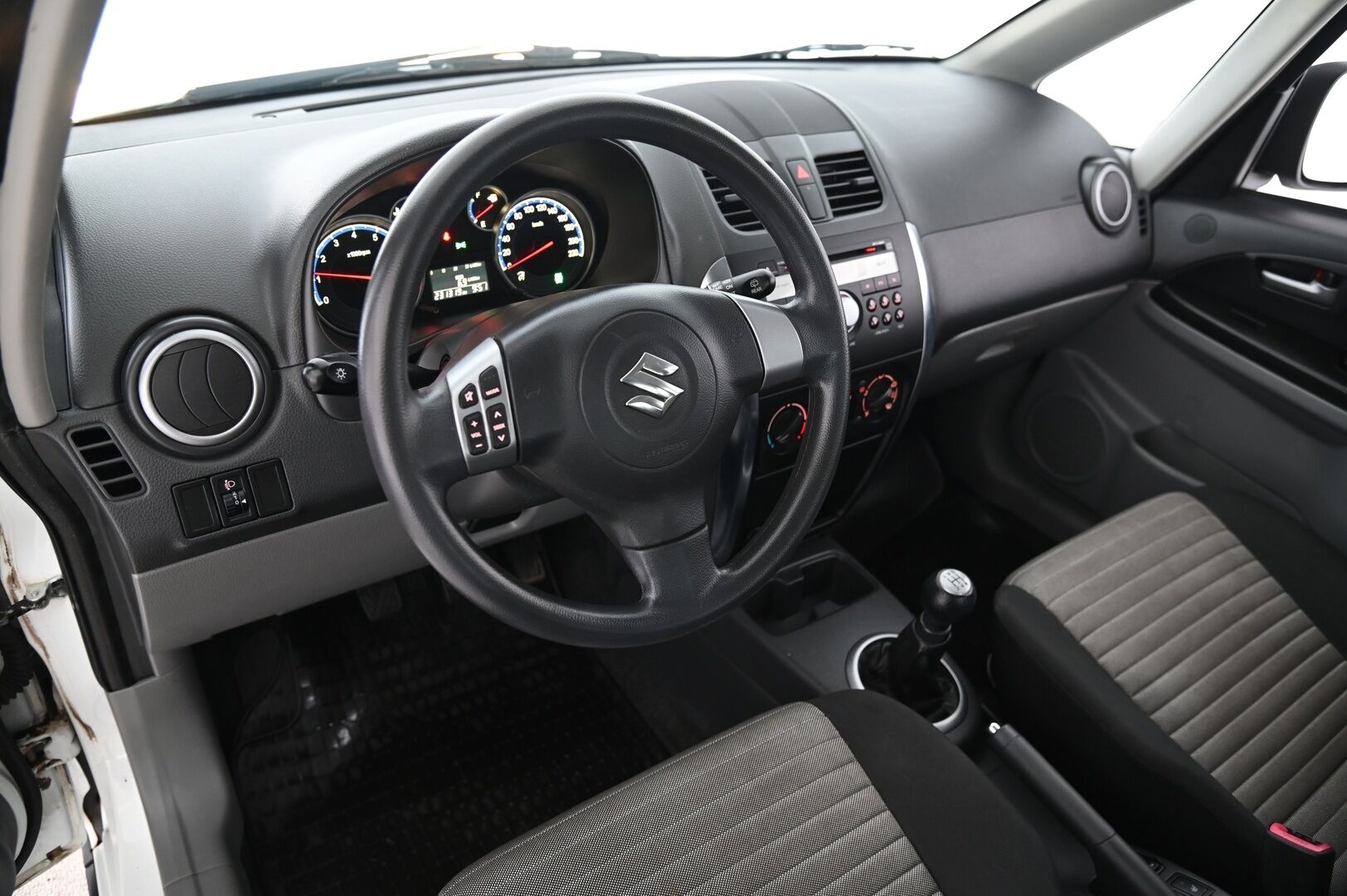 Suzuki SX4 2010 1,6 VVT 4WD X-OVER 5D *Lohko / Suomi-auto* - *Huoltokirja / 2x renkaat*