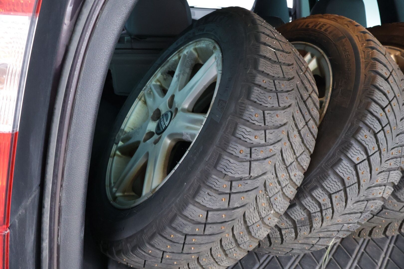 Volvo V70 2006 D5 AWD - YritysOutlet - Myydään vain yrityksille - – Tämä auto myydään YritysOutlet -valikoimasta vain yritykselle