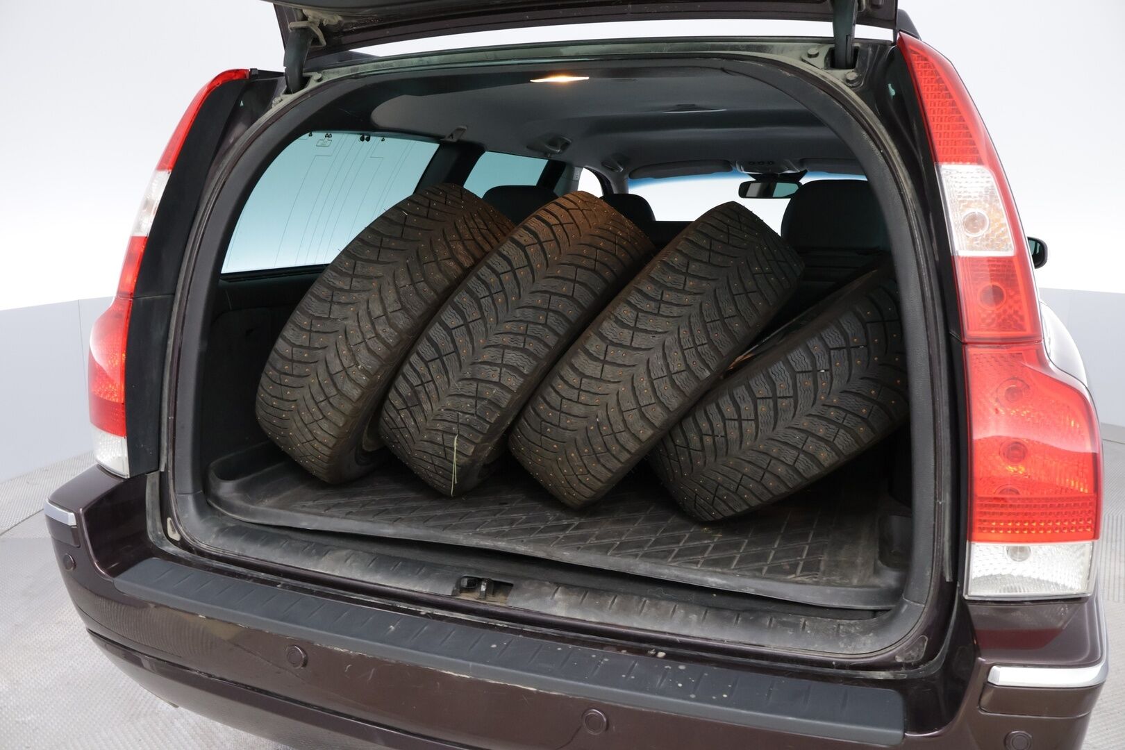 Volvo V70 2006 D5 AWD - YritysOutlet - Myydään vain yrityksille - – Tämä auto myydään YritysOutlet -valikoimasta vain yritykselle
