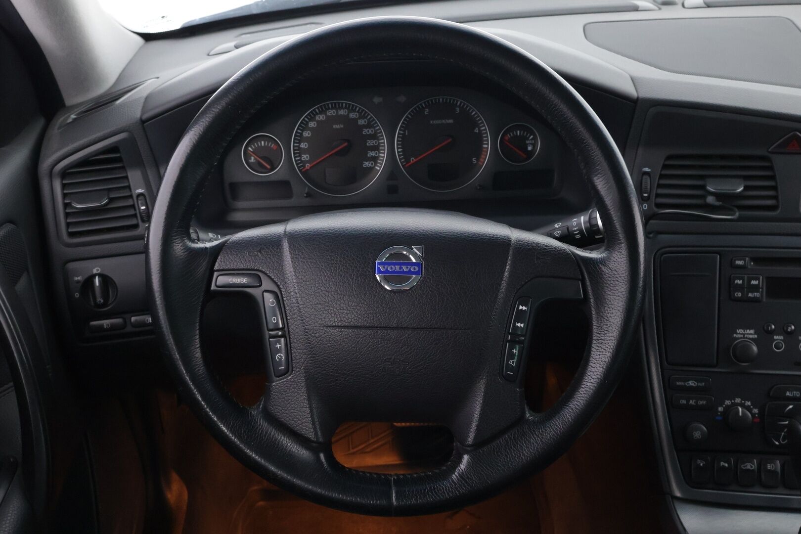 Volvo V70 2006 D5 AWD - YritysOutlet - Myydään vain yrityksille - – Tämä auto myydään YritysOutlet -valikoimasta vain yritykselle