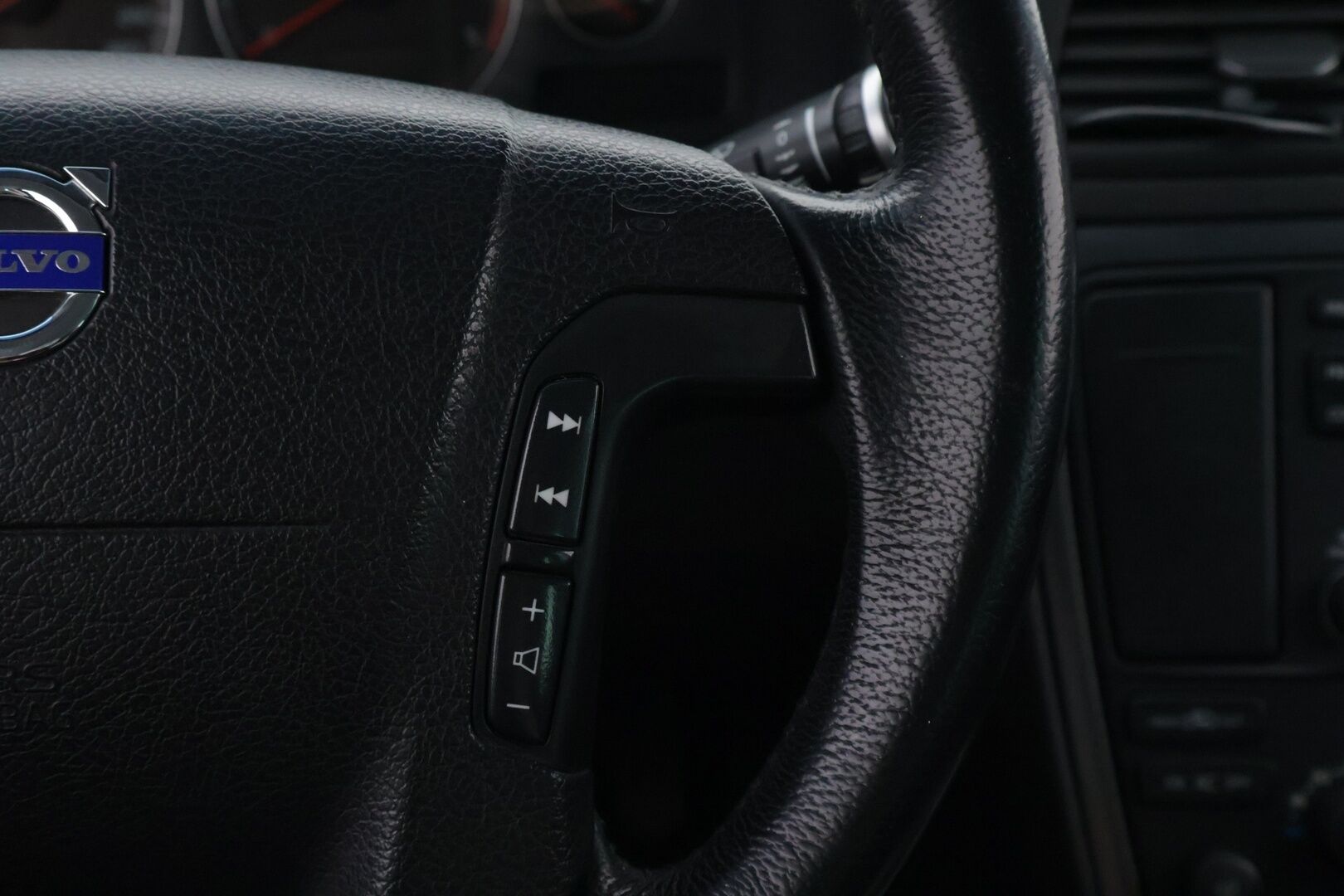 Volvo V70 2006 D5 AWD - YritysOutlet - Myydään vain yrityksille - – Tämä auto myydään YritysOutlet -valikoimasta vain yritykselle