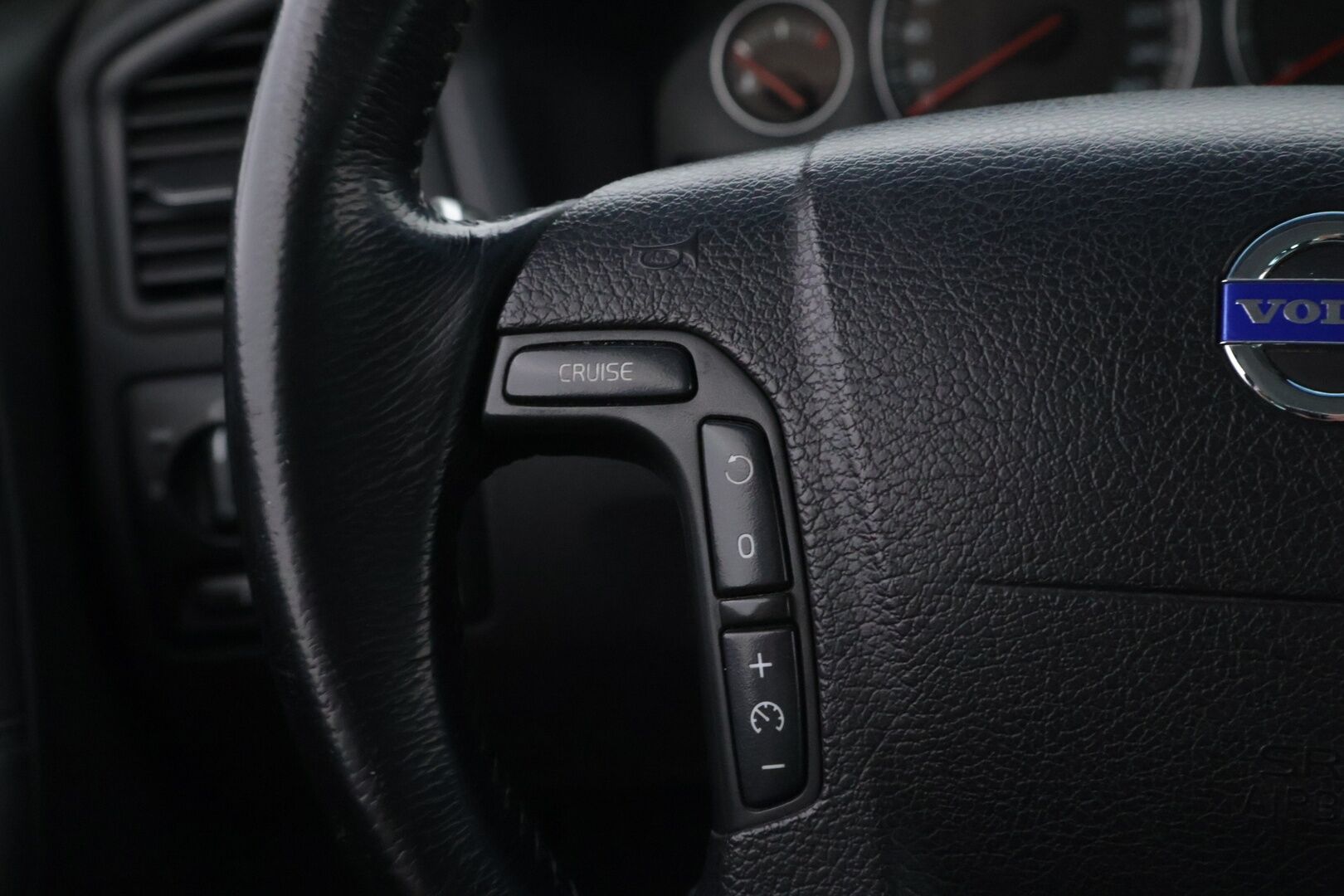 Volvo V70 2006 D5 AWD - YritysOutlet - Myydään vain yrityksille - – Tämä auto myydään YritysOutlet -valikoimasta vain yritykselle