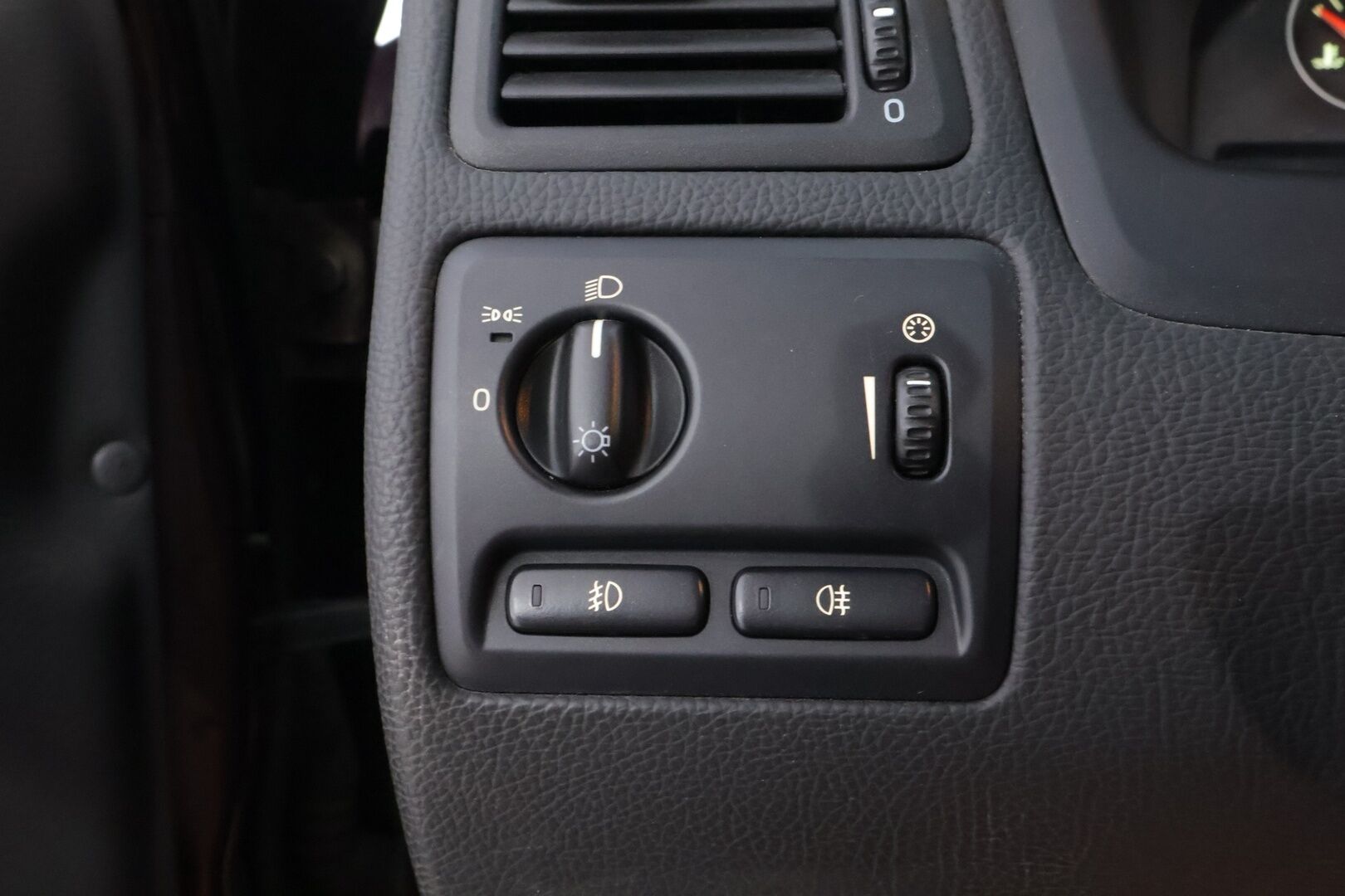 Volvo V70 2006 D5 AWD - YritysOutlet - Myydään vain yrityksille - – Tämä auto myydään YritysOutlet -valikoimasta vain yritykselle