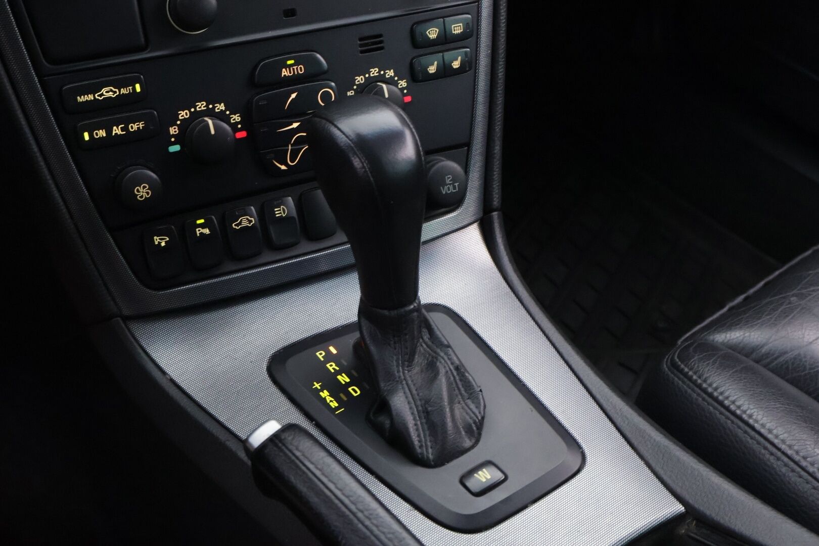 Volvo V70 2006 D5 AWD - YritysOutlet - Myydään vain yrityksille - – Tämä auto myydään YritysOutlet -valikoimasta vain yritykselle