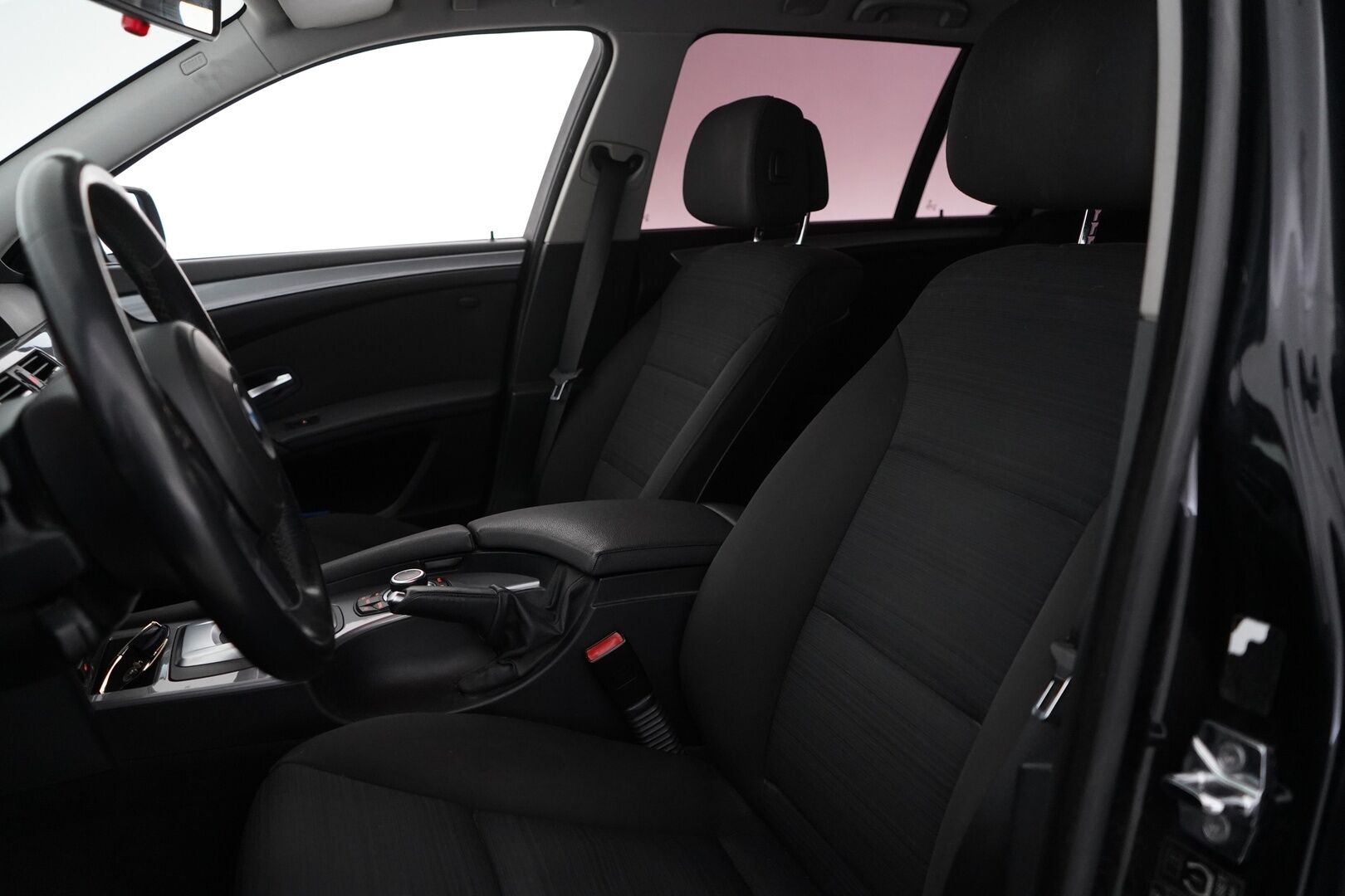 BMW 520 2009 E61 Touring - Myydään Huutokaupat.com - Leimaa 11/2026 / Kahdet hyvät renkaat vanteilla / Lohko + sisälämmitin / Lisävalo