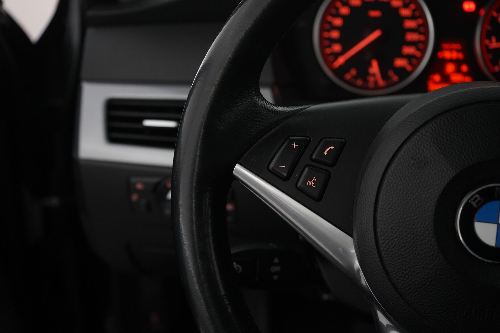 BMW 520 2009 E61 Touring - Myydään Huutokaupat.com - Leimaa 11/2026 / Kahdet hyvät renkaat vanteilla / Lohko + sisälämmitin / Lisävalo