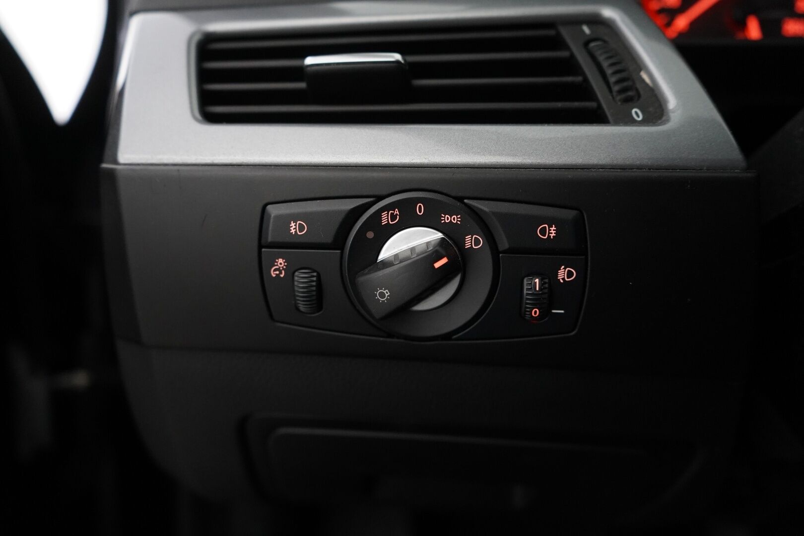 BMW 520 2009 E61 Touring - Myydään Huutokaupat.com - Leimaa 11/2026 / Kahdet hyvät renkaat vanteilla / Lohko + sisälämmitin / Lisävalo