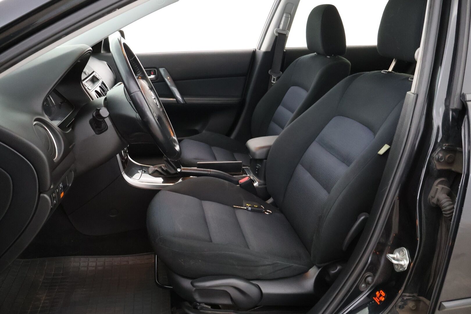 Mazda 6 2006 MYYDÄÄN HUUTOKAUPAT.COM!