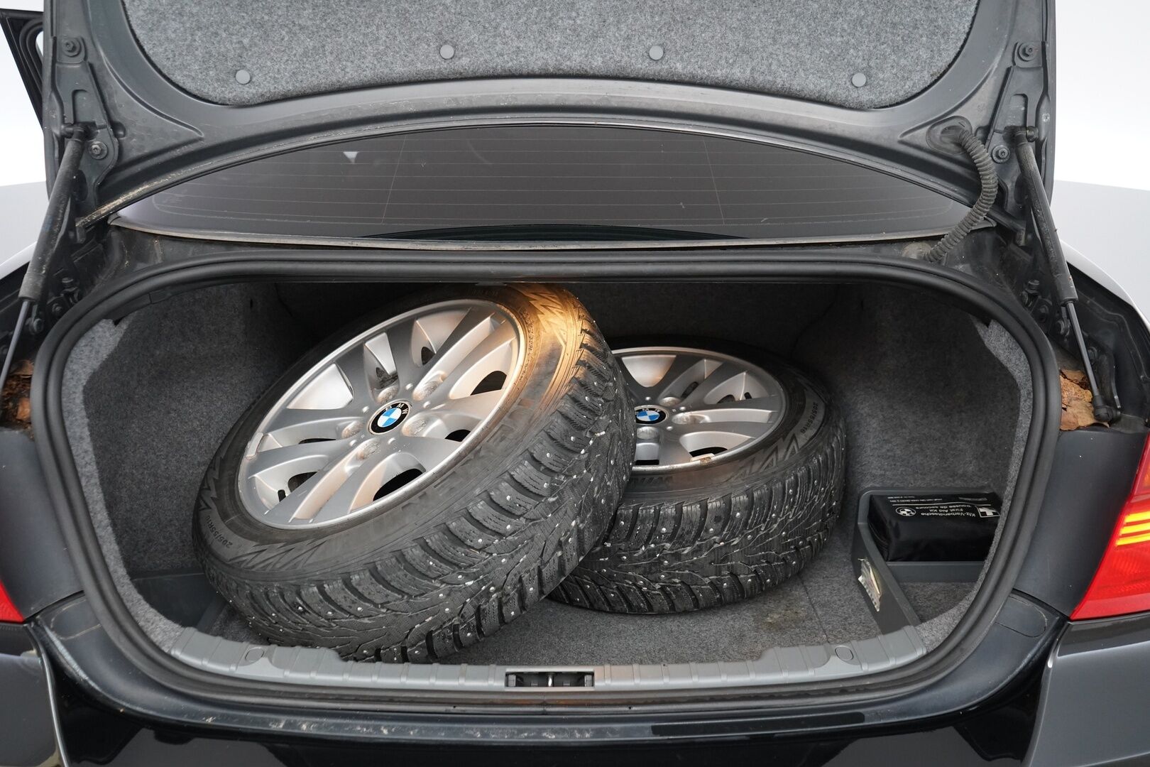 BMW 318 2006 YritysOutlet - Myydään vain yrityksille - Tämä auto myydään YritysOutlet -valikoimasta vain yritykselle