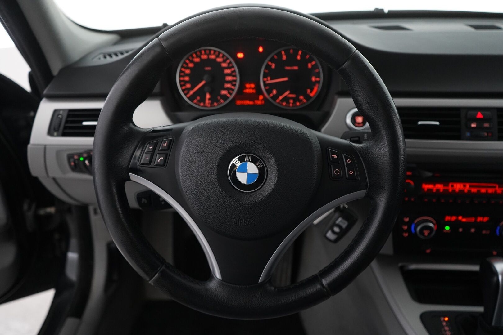 BMW 318 2006 YritysOutlet - Myydään vain yrityksille - Tämä auto myydään YritysOutlet -valikoimasta vain yritykselle