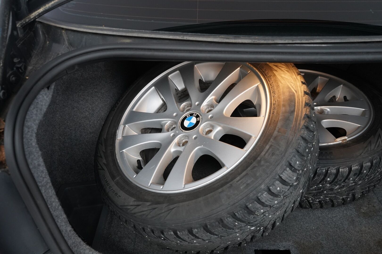 BMW 318 2006 YritysOutlet - Myydään vain yrityksille - Tämä auto myydään YritysOutlet -valikoimasta vain yritykselle