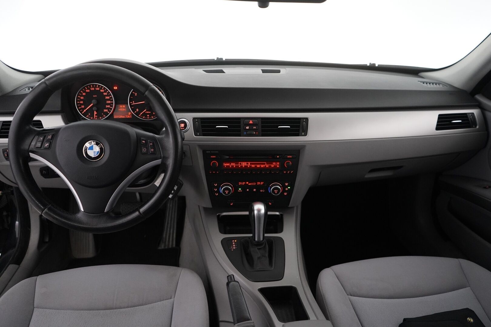 BMW 318 2006 YritysOutlet - Myydään vain yrityksille - Tämä auto myydään YritysOutlet -valikoimasta vain yritykselle