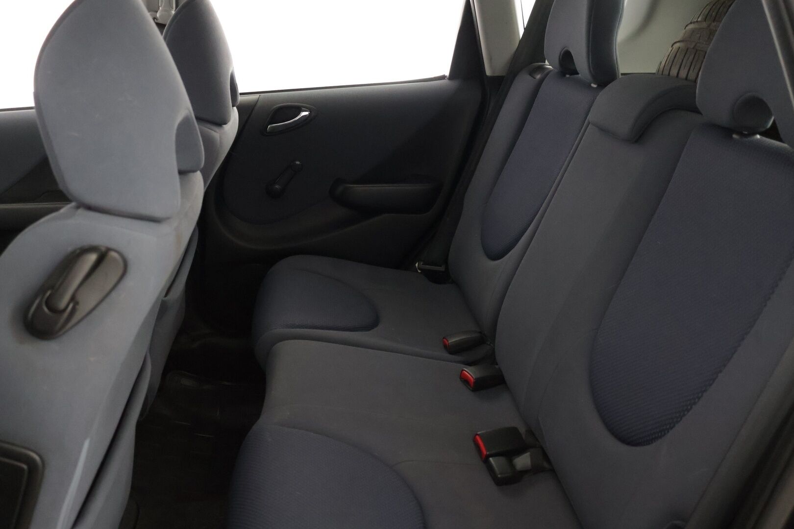 Honda Jazz 2004 1,4i LS * Tämä auto myydään YritysOutlet -valikoimasta vain yritykselle * - *Bluetooth / Jälkiasennettu 2-Din mankka / Suomiauto / Huoltokirja*