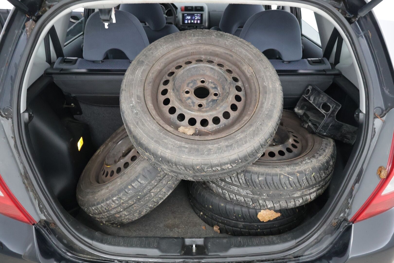 Honda Jazz 2004 1,4i LS * Tämä auto myydään YritysOutlet -valikoimasta vain yritykselle * - *Bluetooth / Jälkiasennettu 2-Din mankka / Suomiauto / Huoltokirja*