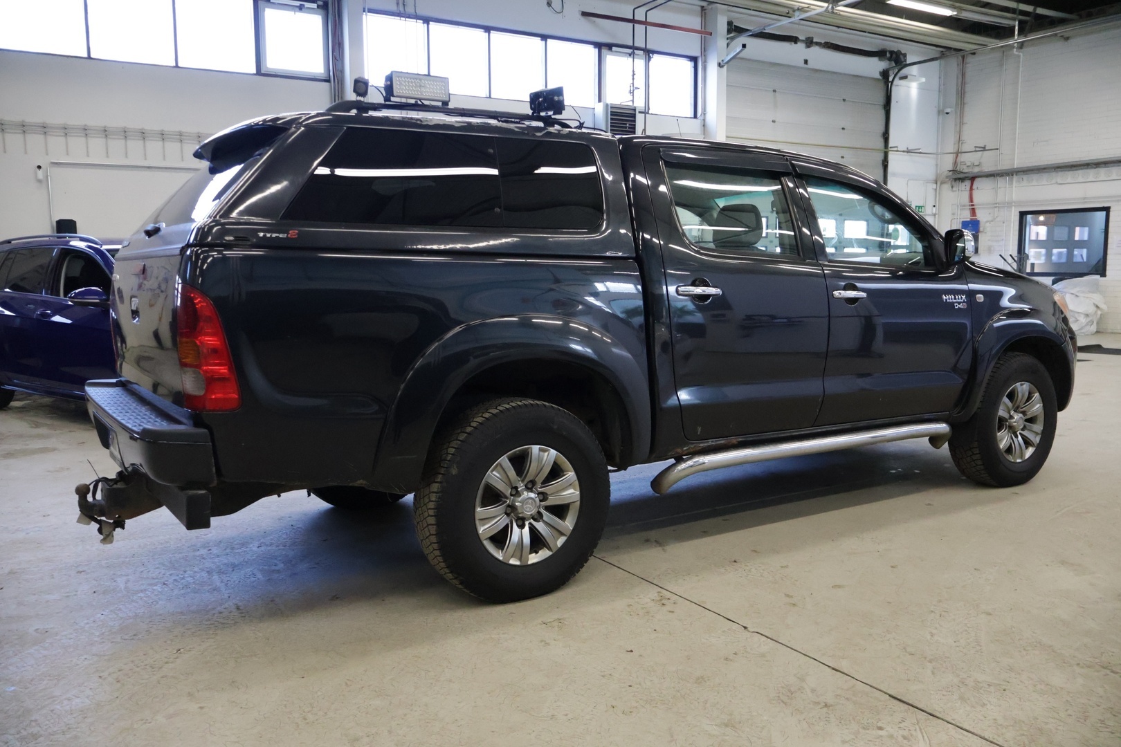 Toyota Hilux 2007 Double Cab 2,5 D-4D 120 4WD SR AC* Karjaraudat / Pakettiauto / Ilmastointi / Kahdet renkaat * - *  Vetokoukku / Penkinlämmittimet / LED-Lisävalot / Lavakate / Lohkolämmitin / Huoltokirja * 