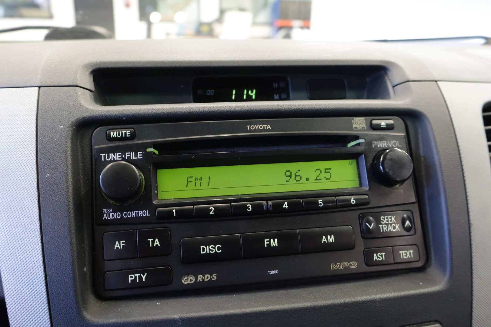 Toyota Hilux 2007 Double Cab 2,5 D-4D 120 4WD SR AC* Karjaraudat / Pakettiauto / Ilmastointi / Kahdet renkaat * - *  Vetokoukku / Penkinlämmittimet / LED-Lisävalot / Lavakate / Lohkolämmitin / Huoltokirja * 