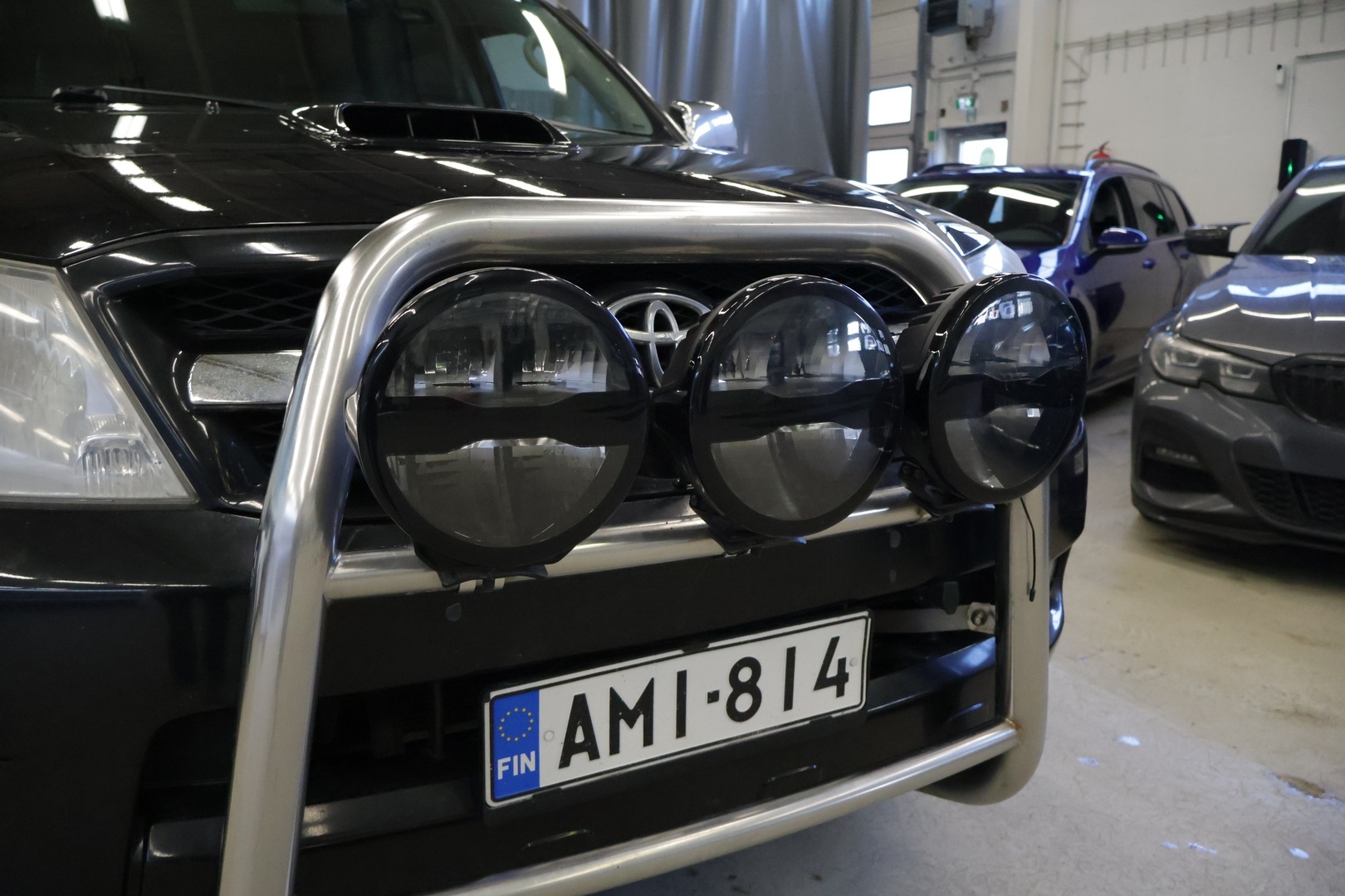 Toyota Hilux 2007 Double Cab 2,5 D-4D 120 4WD SR AC* Karjaraudat / Pakettiauto / Ilmastointi / Kahdet renkaat * - *  Vetokoukku / Penkinlämmittimet / LED-Lisävalot / Lavakate / Lohkolämmitin / Huoltokirja * 