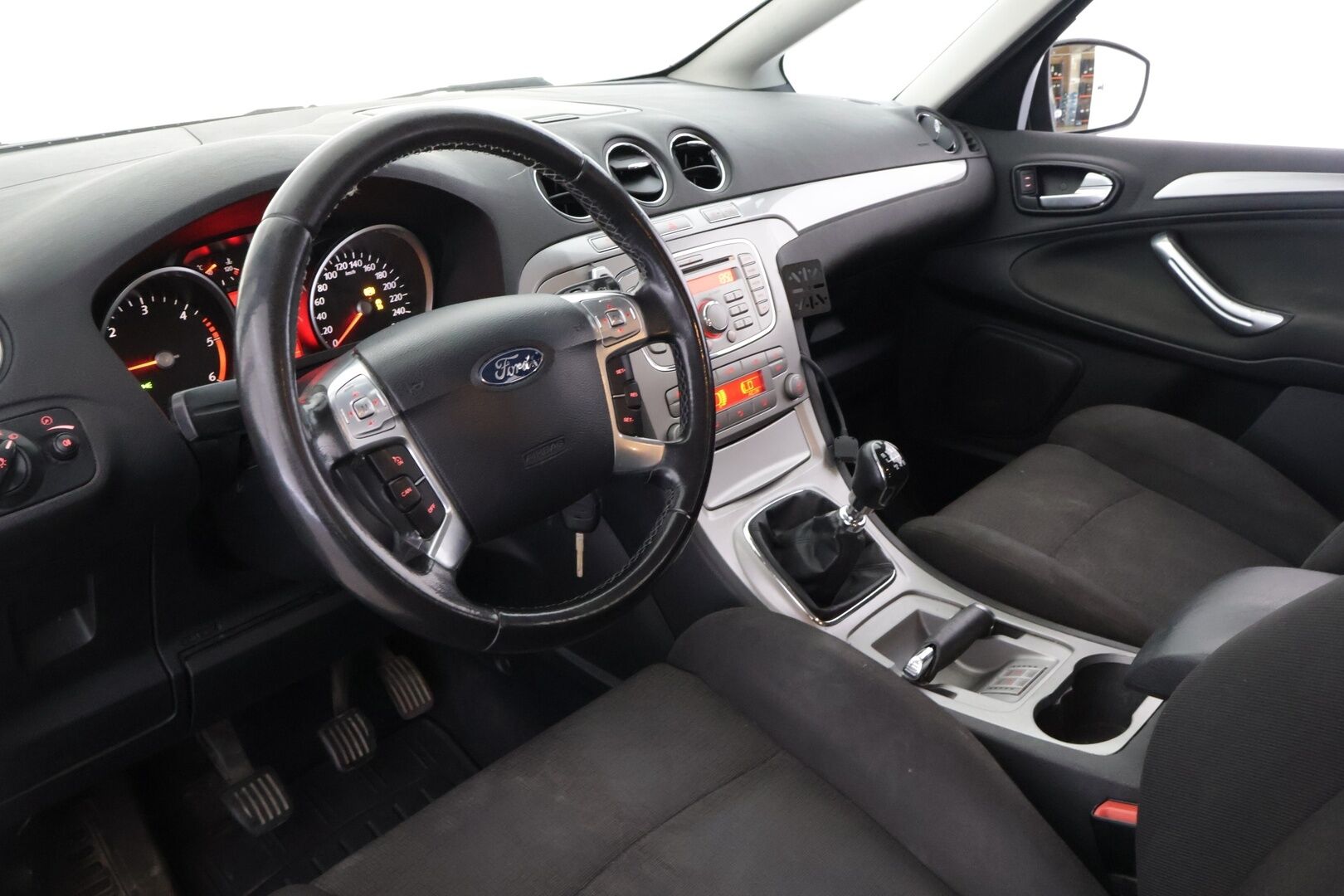 Ford S-Max 2008 2,0 TDCi 140hv Trend M6 5-ovinen *7-paikkanen / lohko / Koukku / Myydään huutokaupat.com*